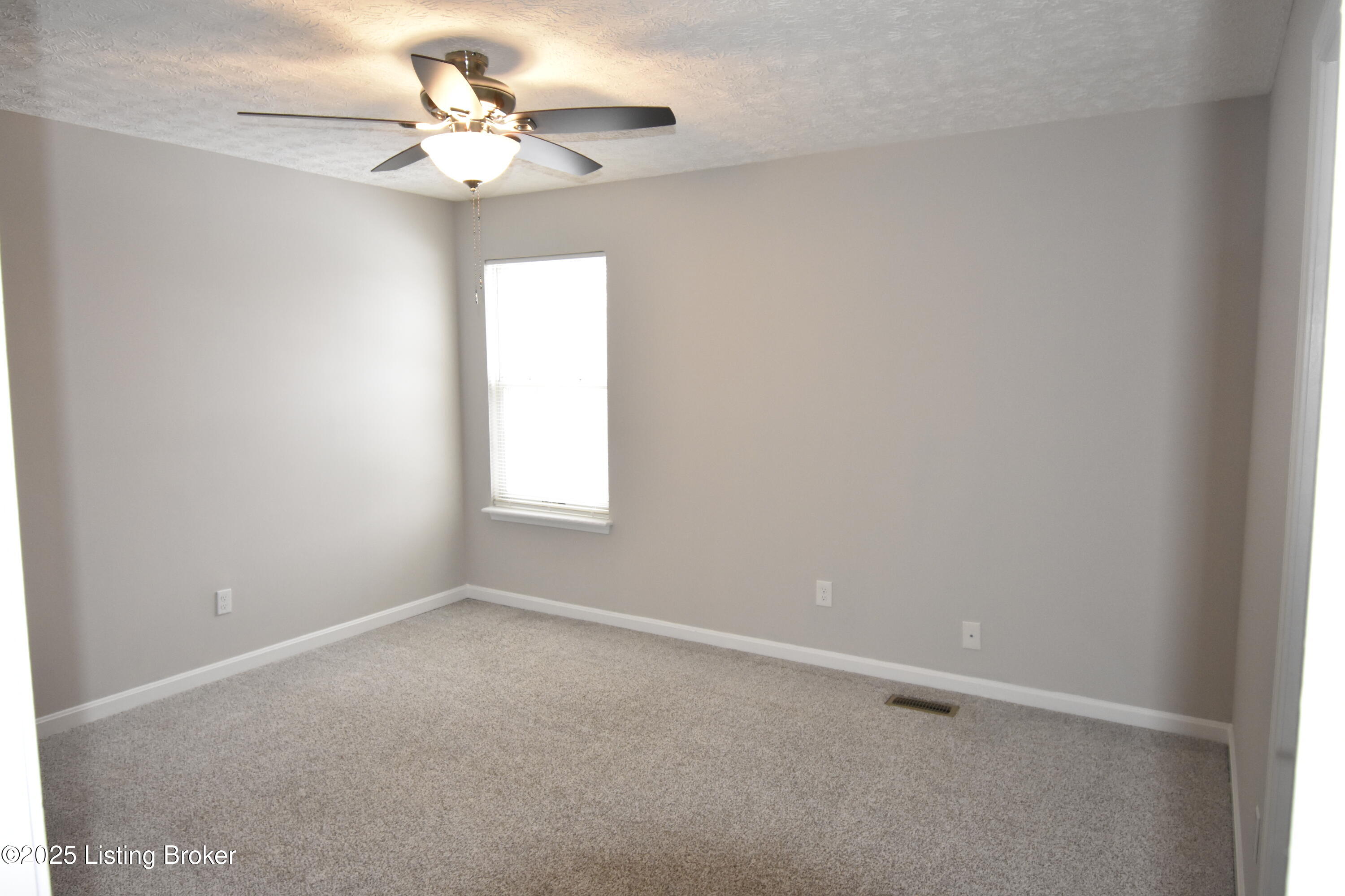 4313 Hickoryview Dr
