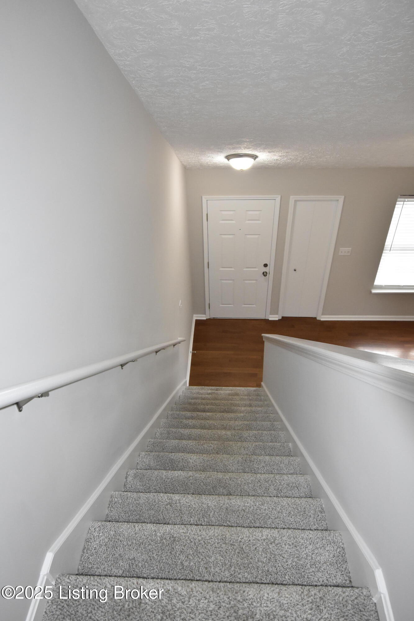 4313 Hickoryview Dr