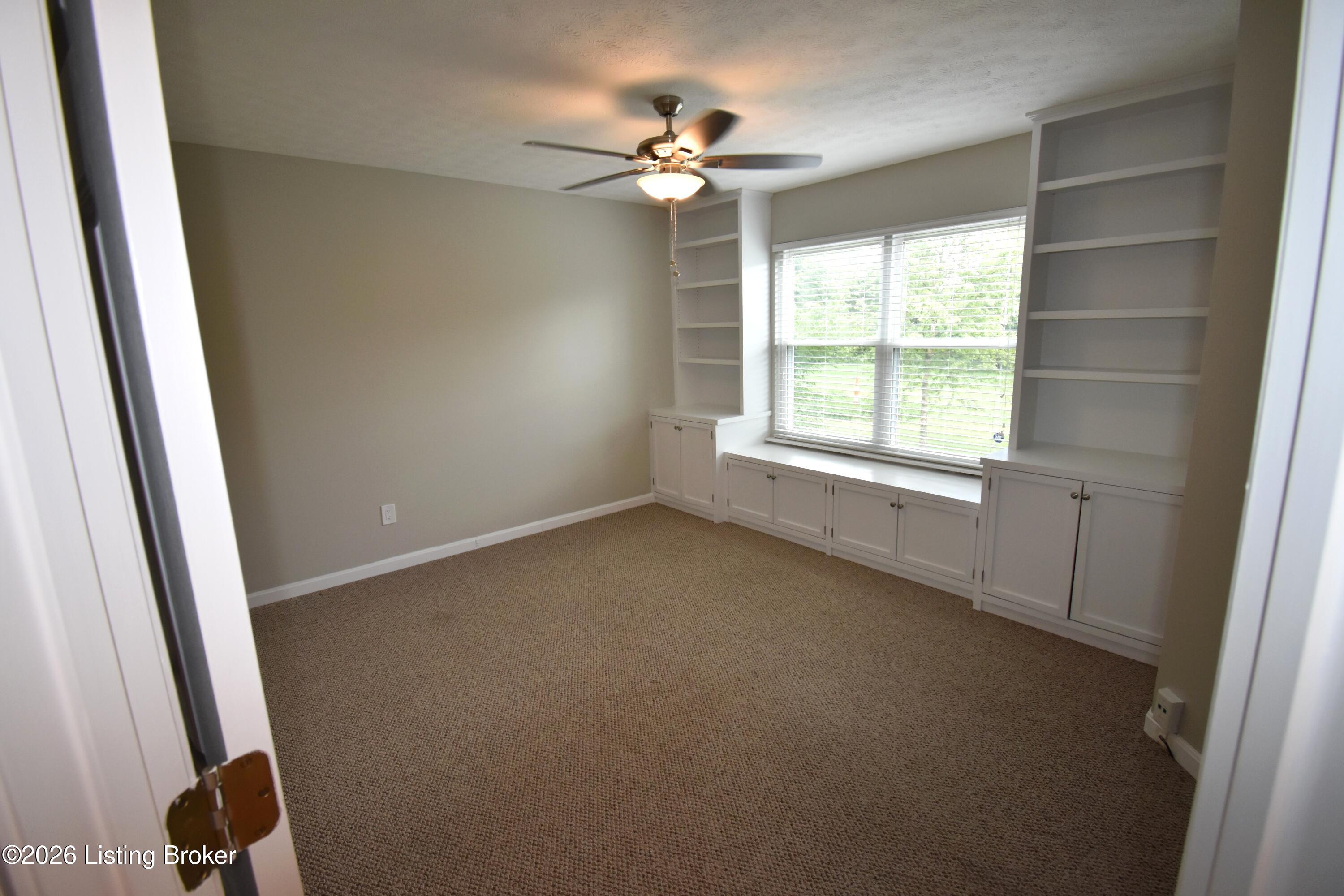 10407 Pinoak View Dr
