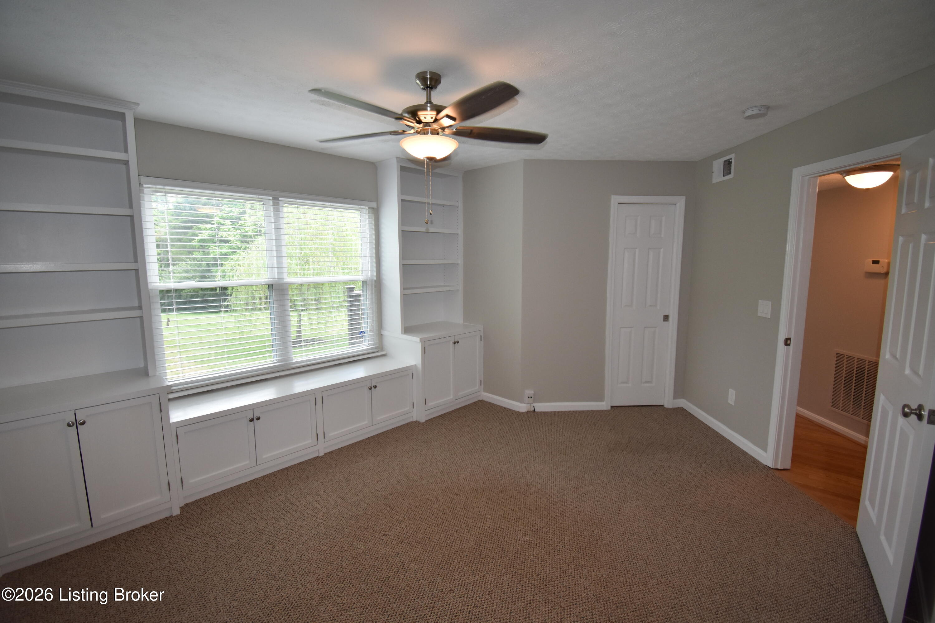 10407 Pinoak View Dr