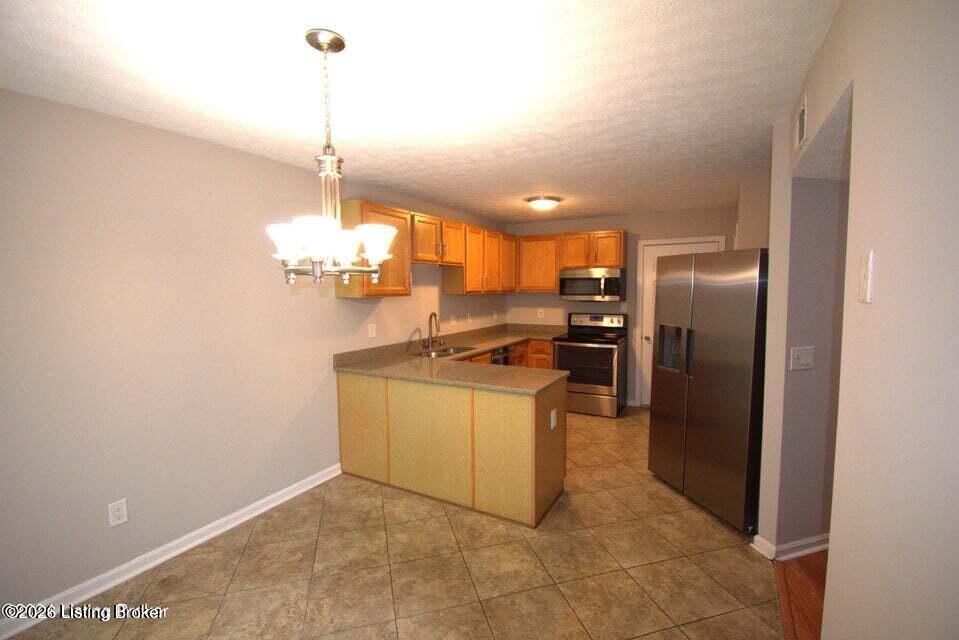 10407 Pinoak View Dr