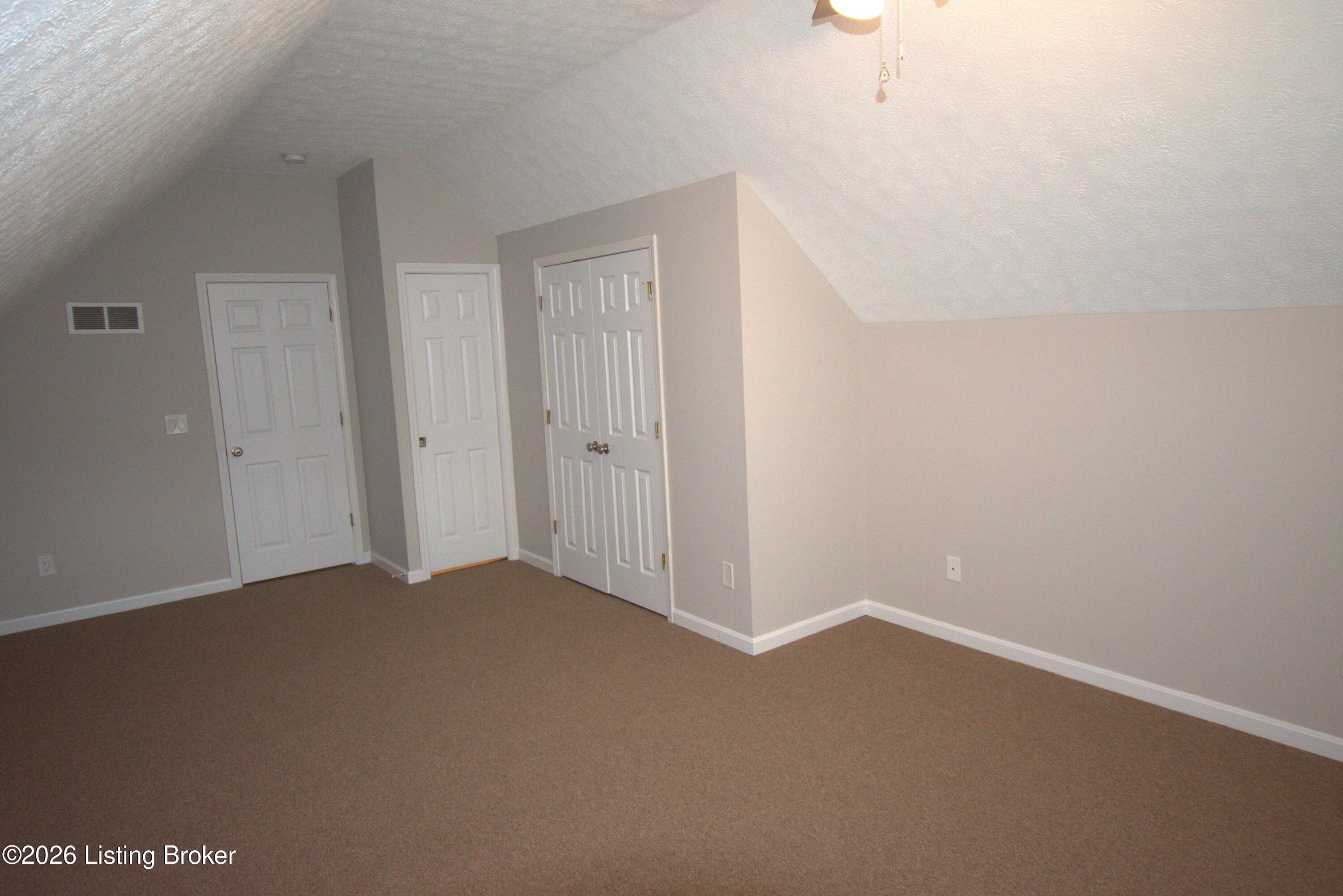 10407 Pinoak View Dr