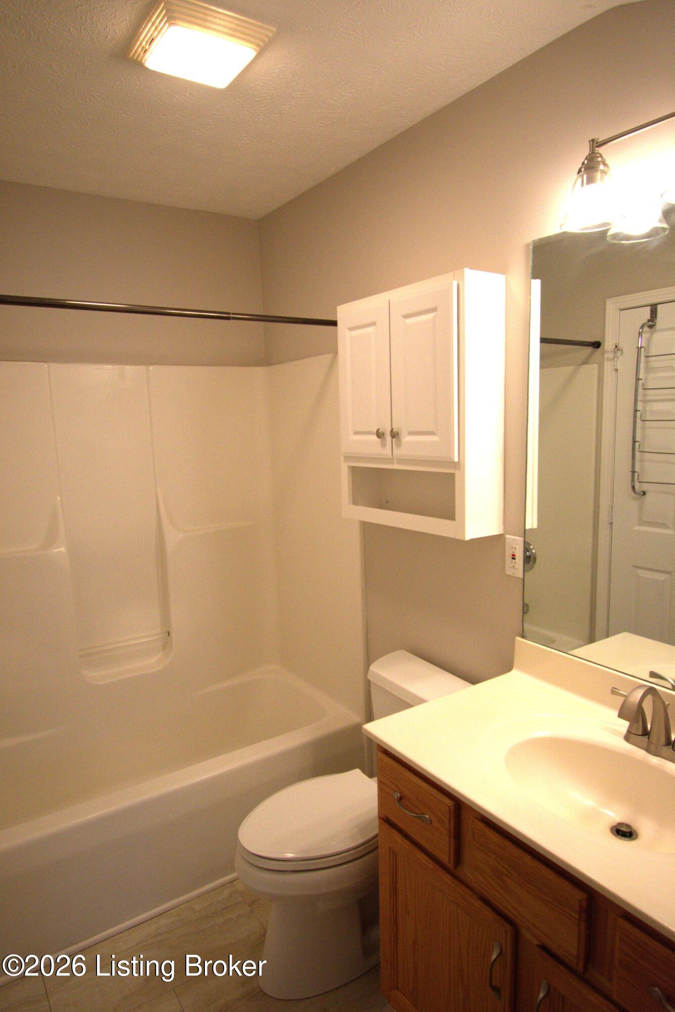 10407 Pinoak View Dr