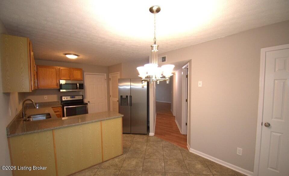 10407 Pinoak View Dr