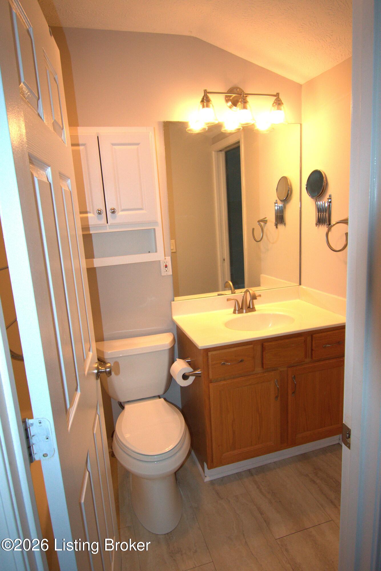 10407 Pinoak View Dr