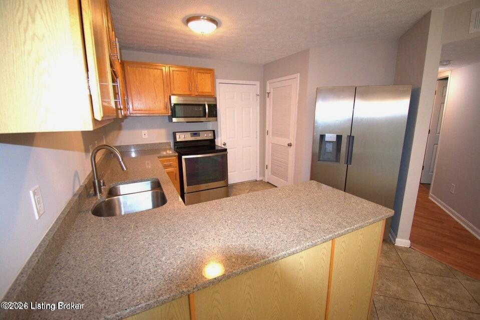 10407 Pinoak View Dr