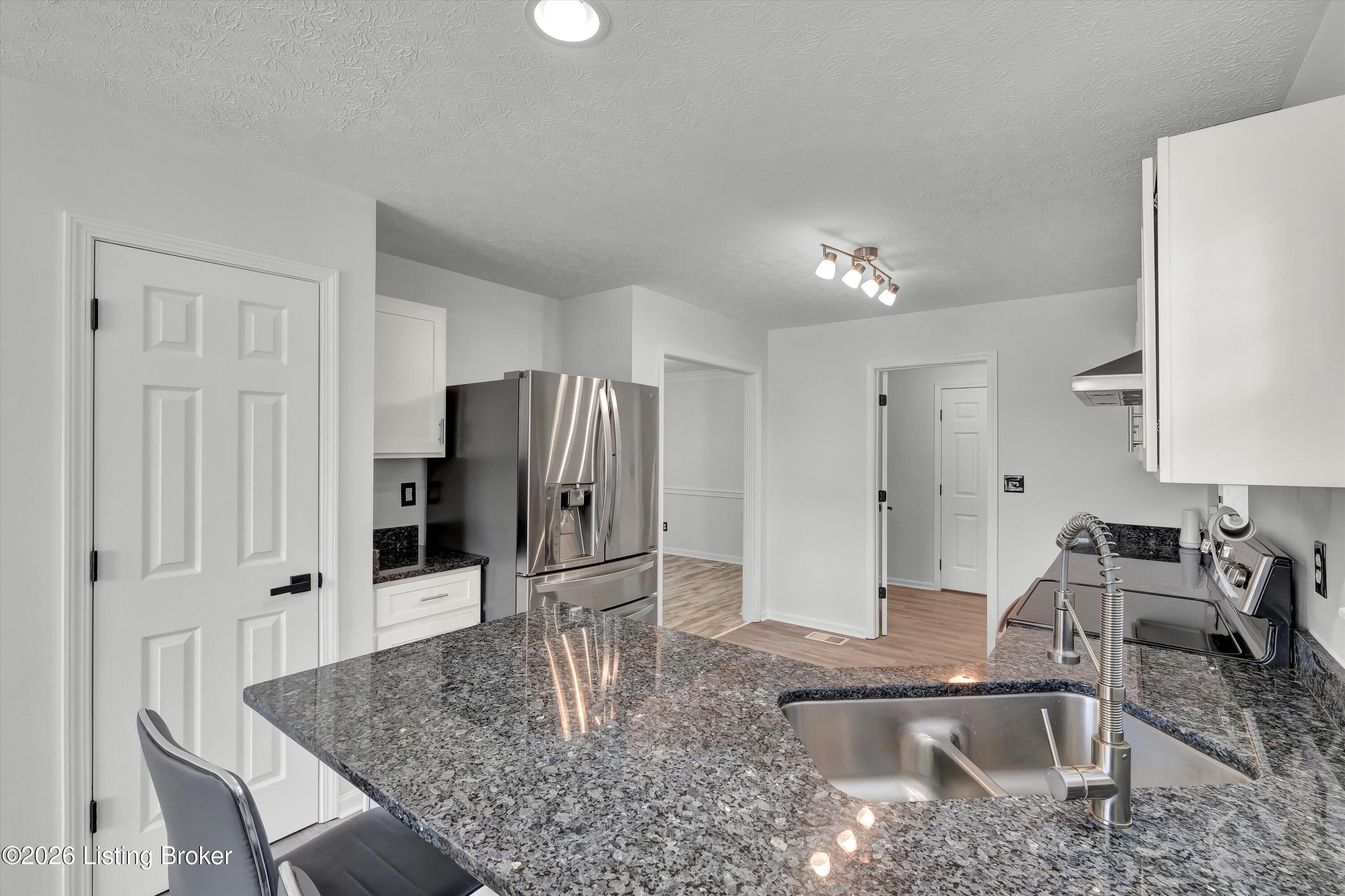 3812 Stone River Ct