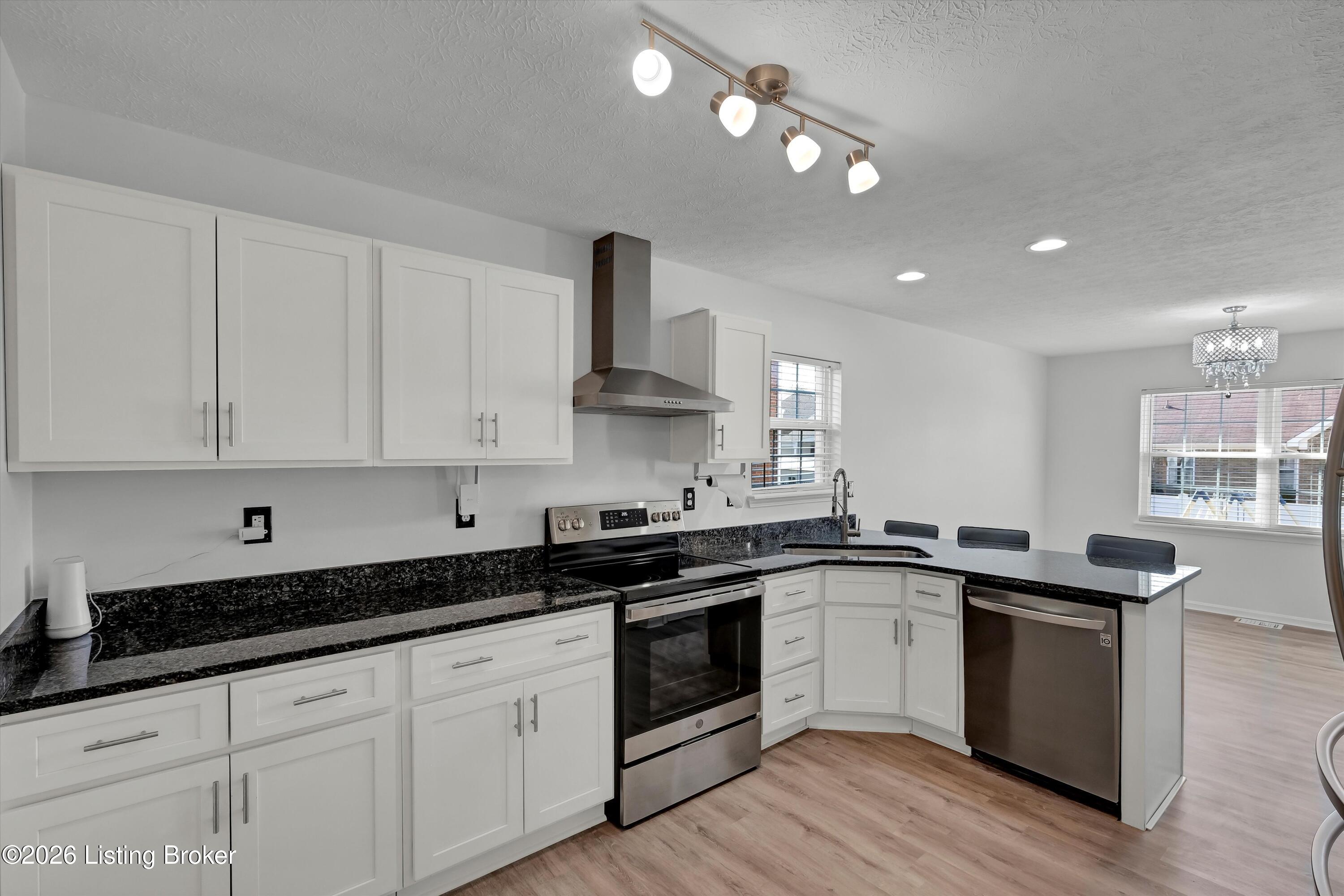 3812 Stone River Ct