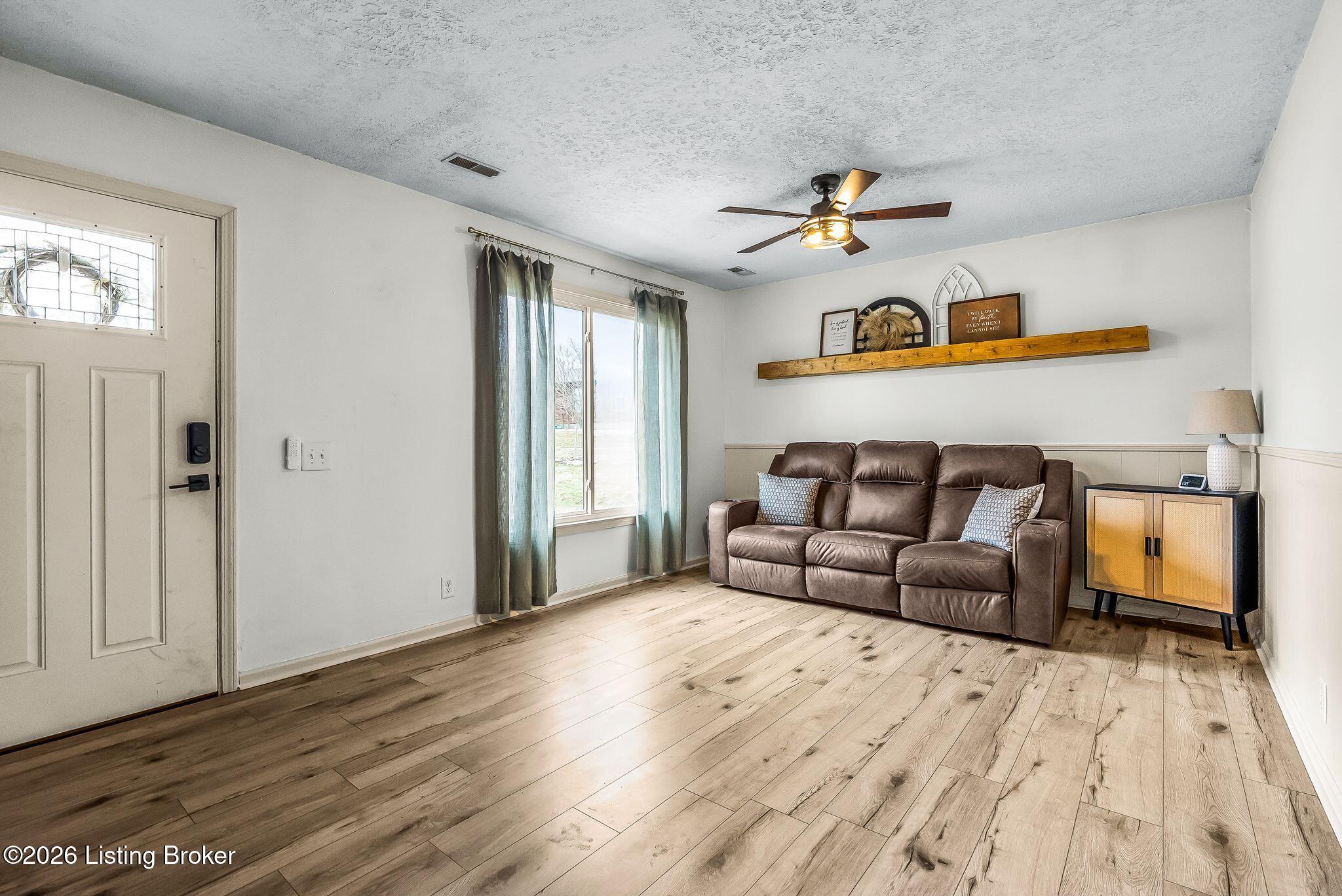 1052 New Castle Ct