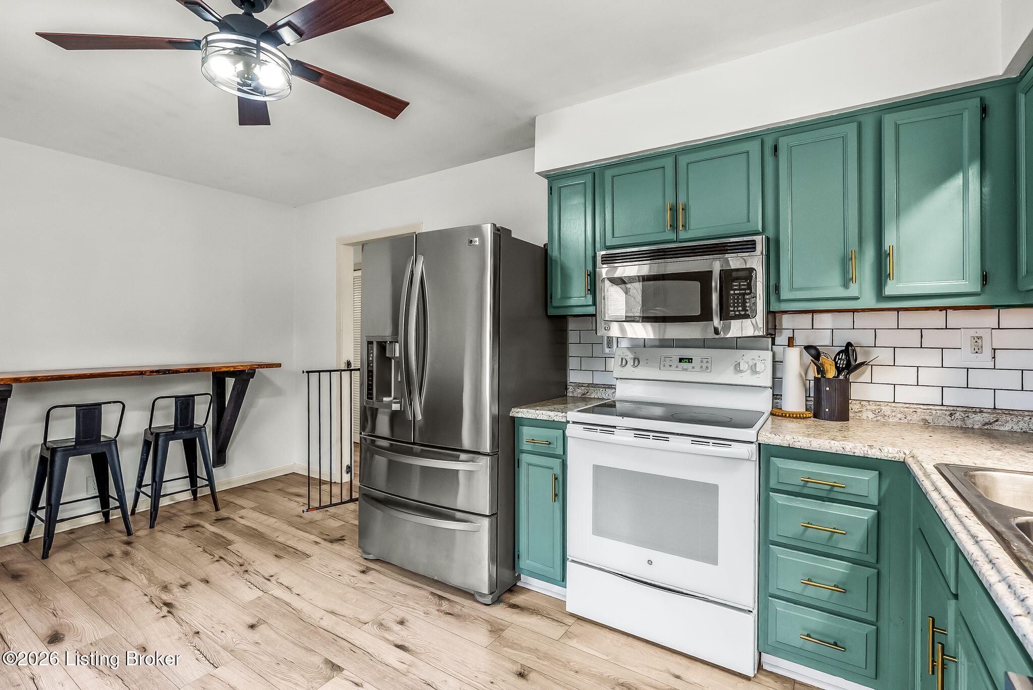 1052 New Castle Ct