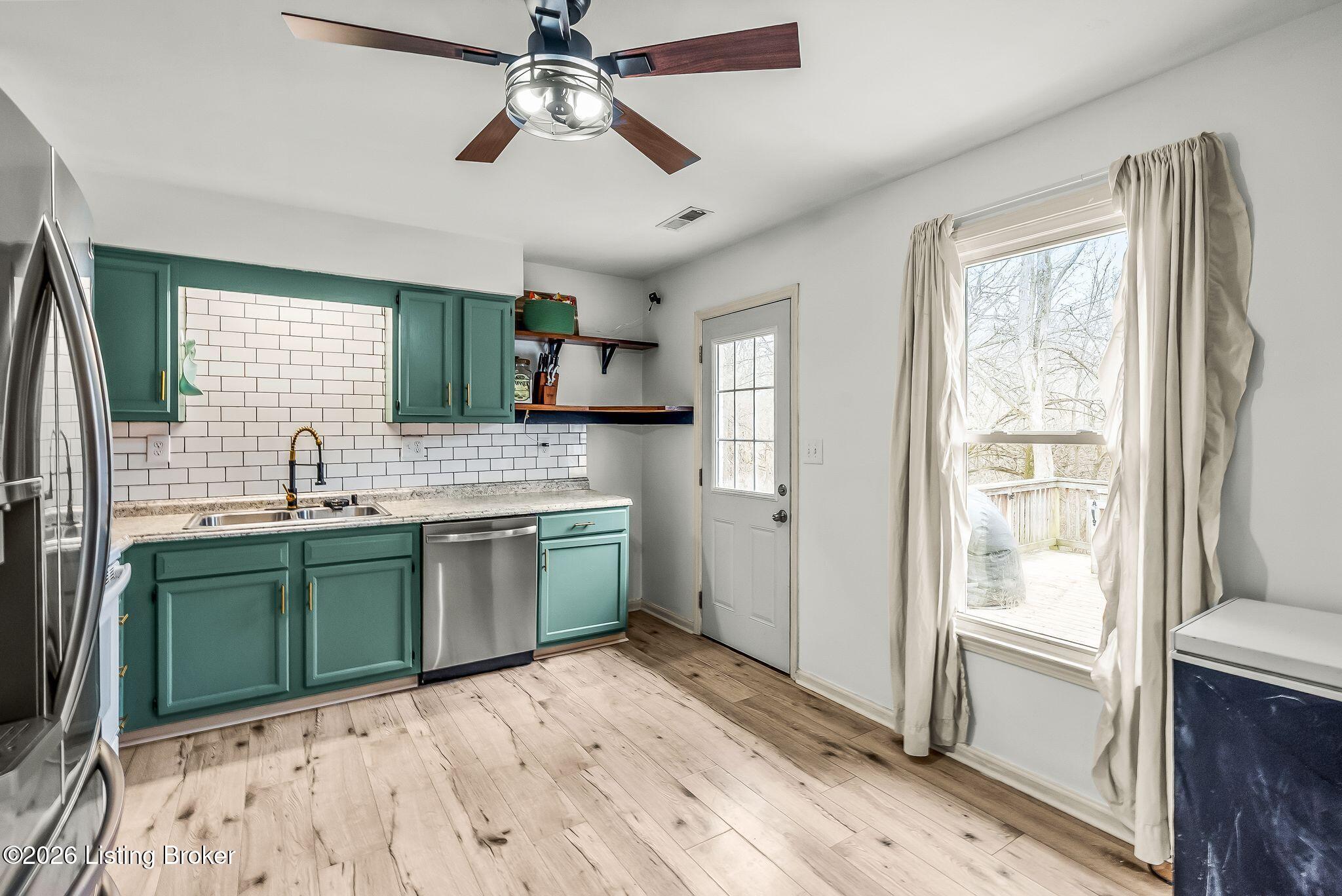 1052 New Castle Ct