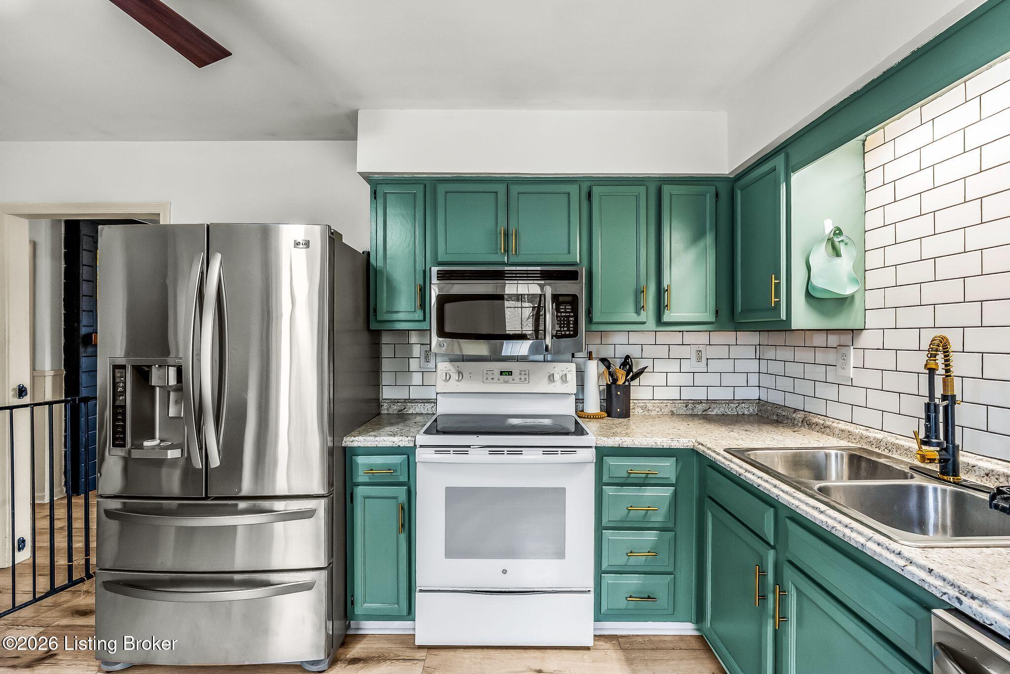 1052 New Castle Ct