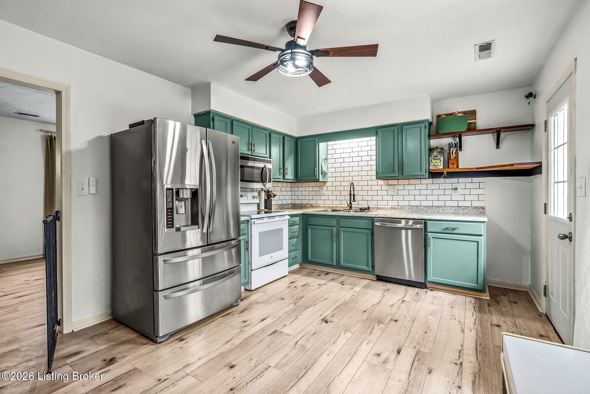 1052 New Castle Ct