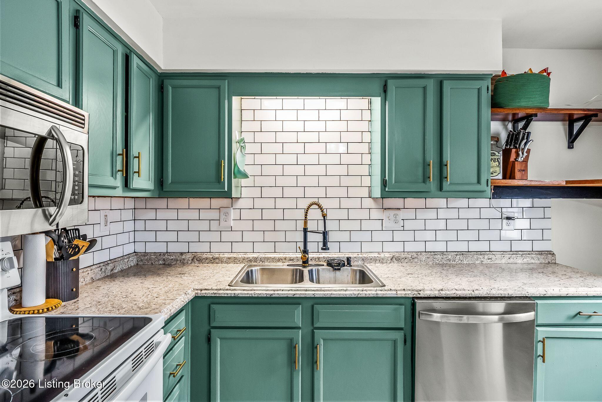 1052 New Castle Ct