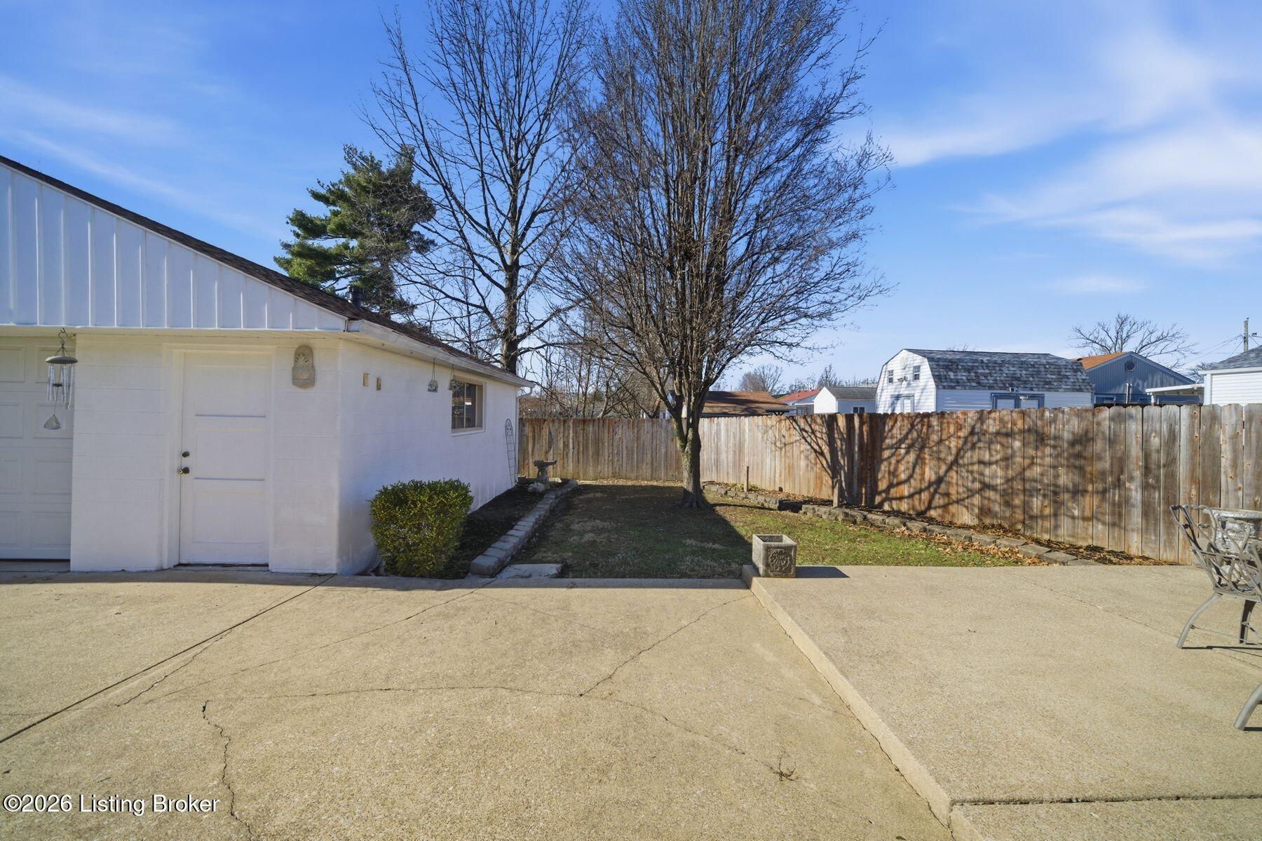 4820 Redstart Rd