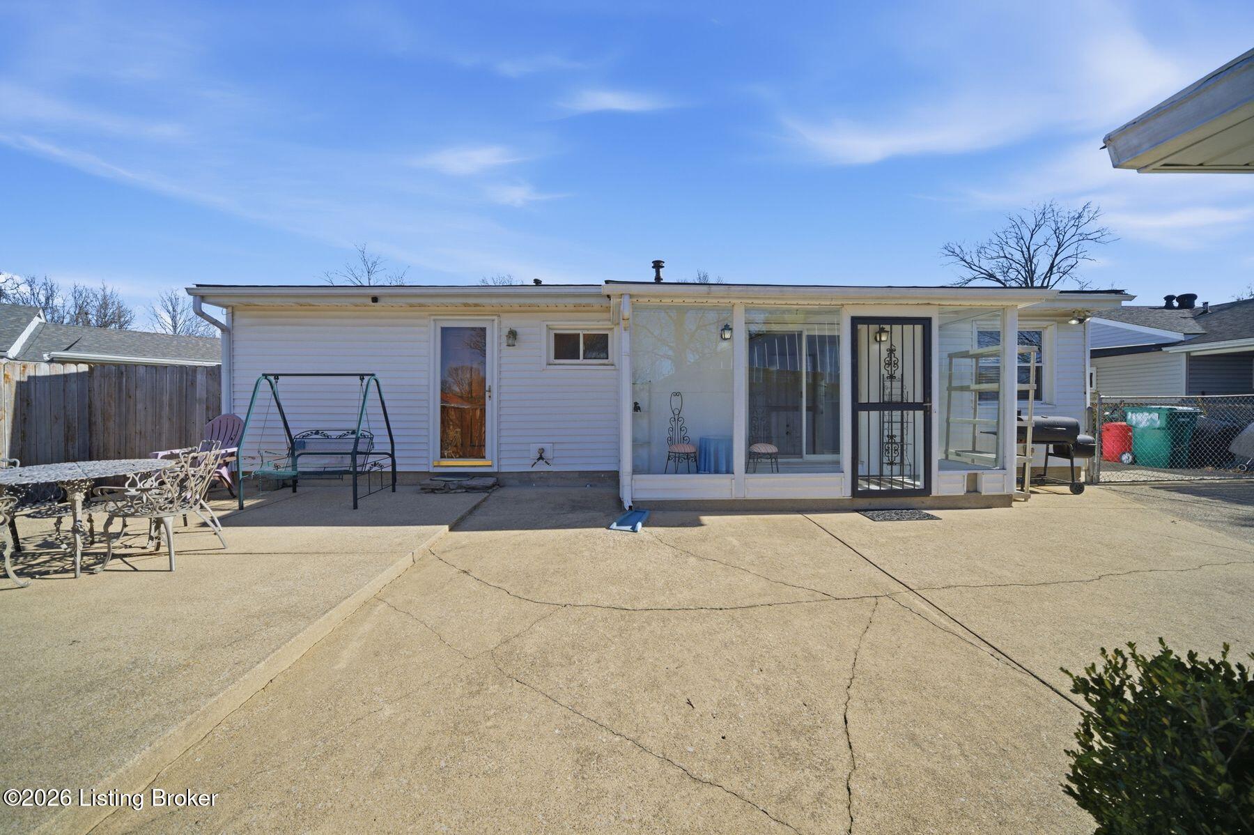 4820 Redstart Rd