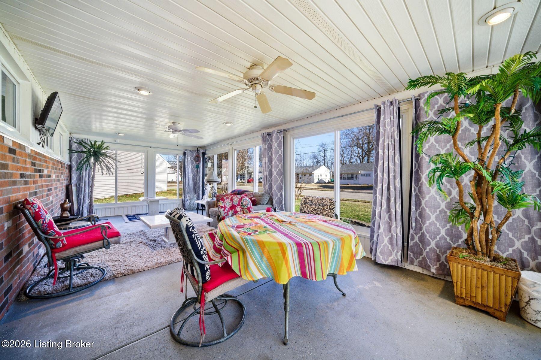 4820 Redstart Rd