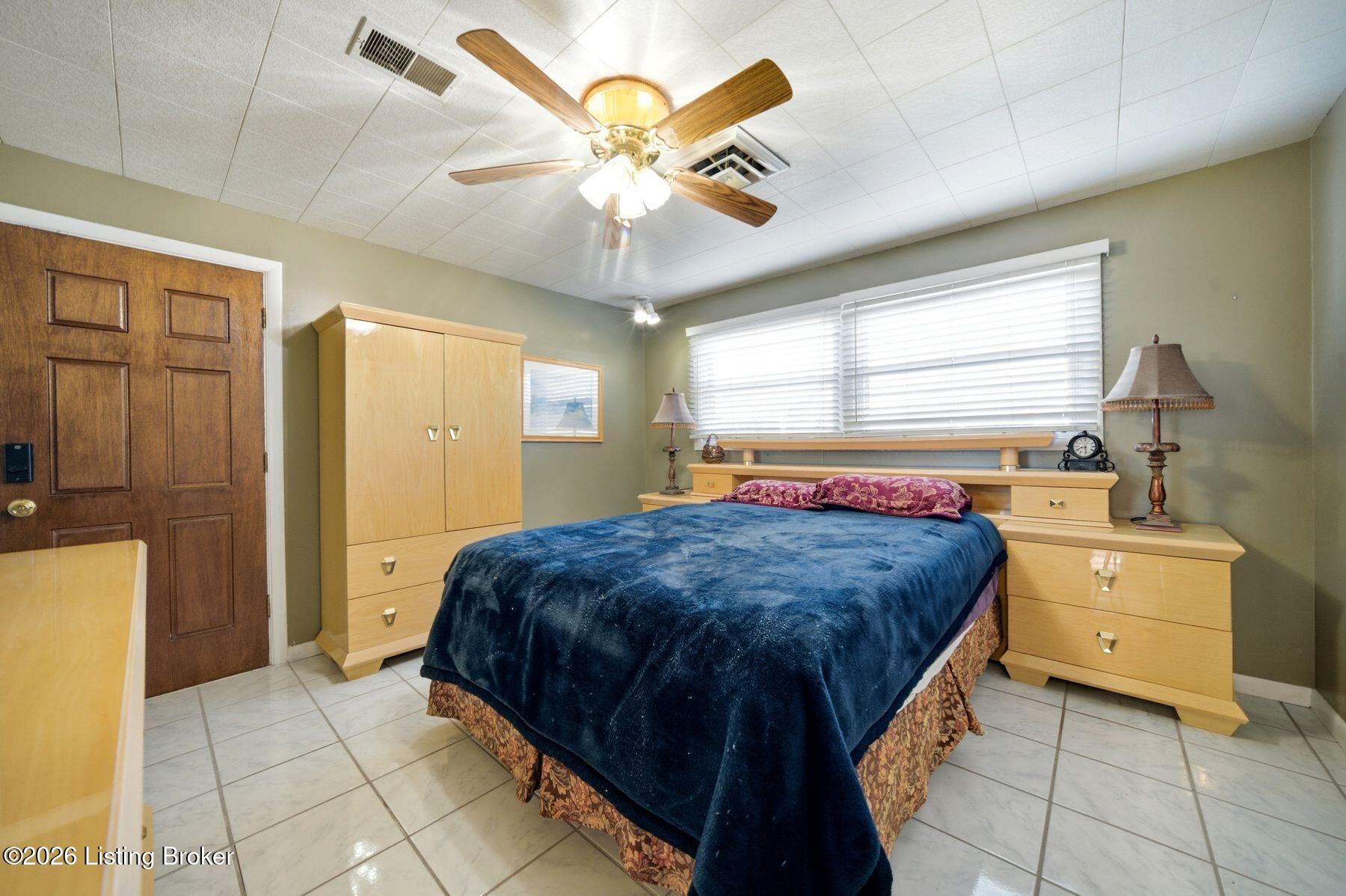 4820 Redstart Rd