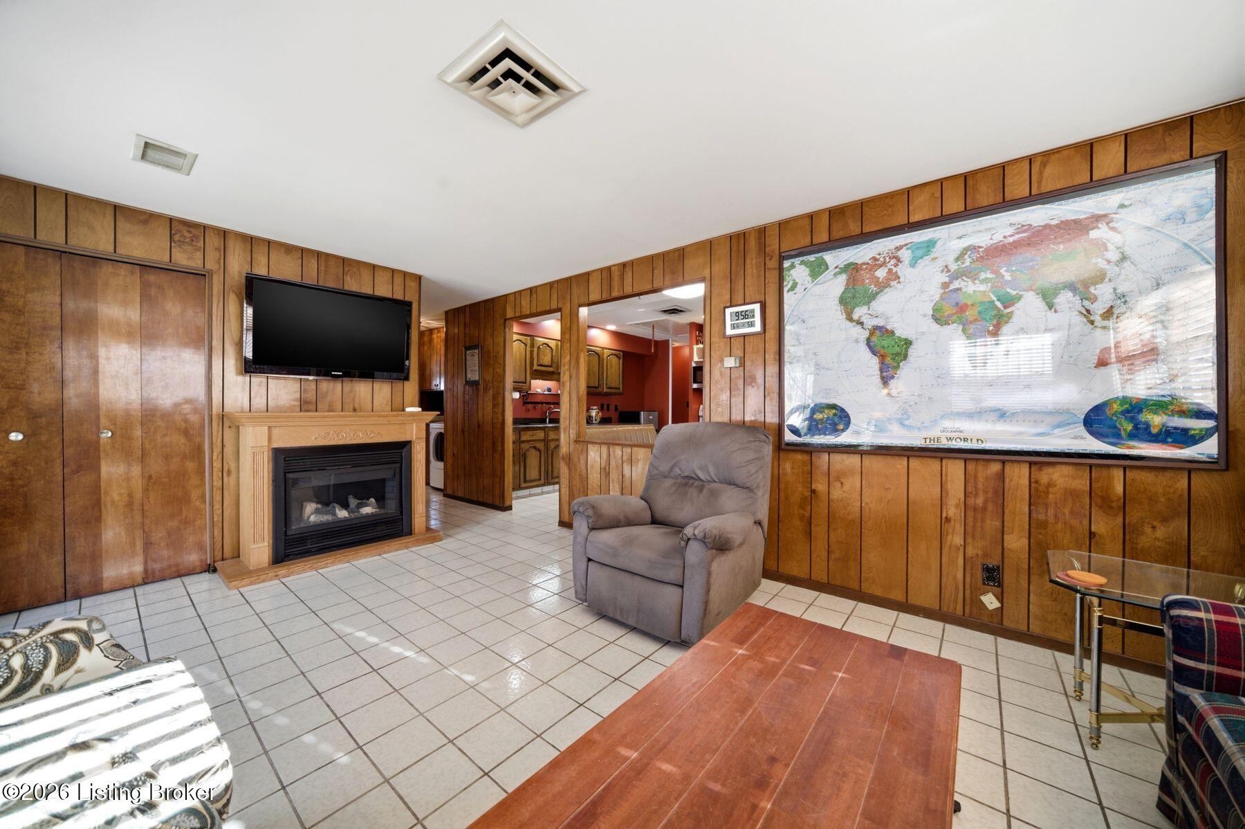 4820 Redstart Rd