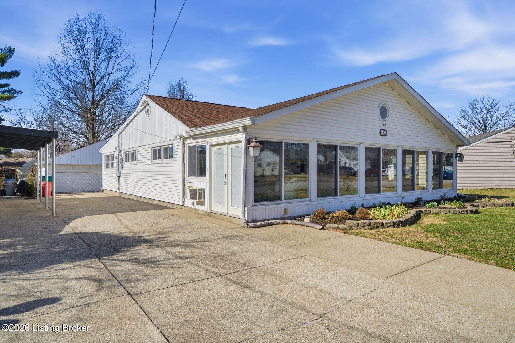 4820 Redstart Rd