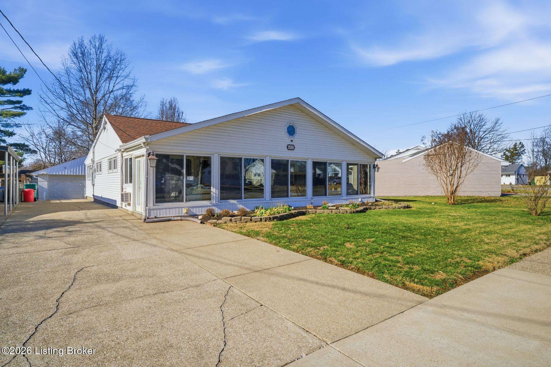 4820 Redstart Rd
