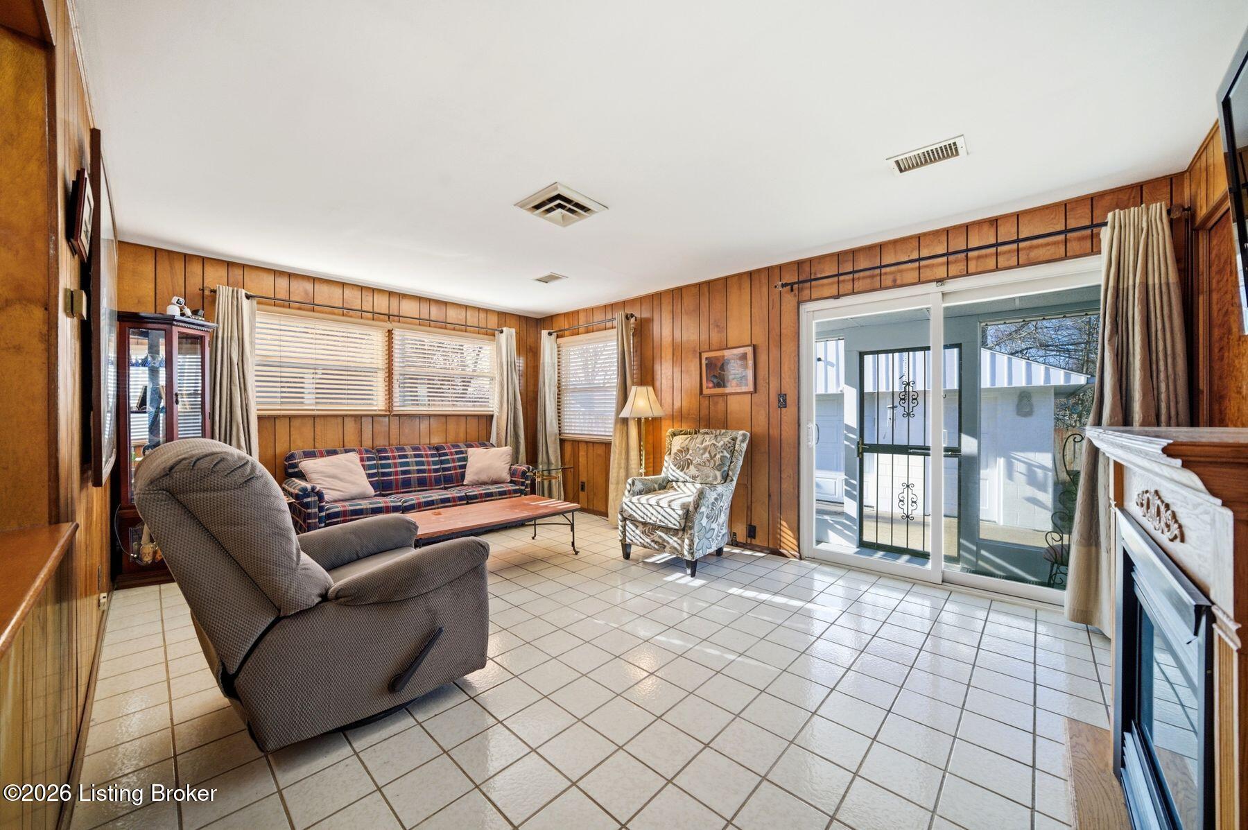 4820 Redstart Rd