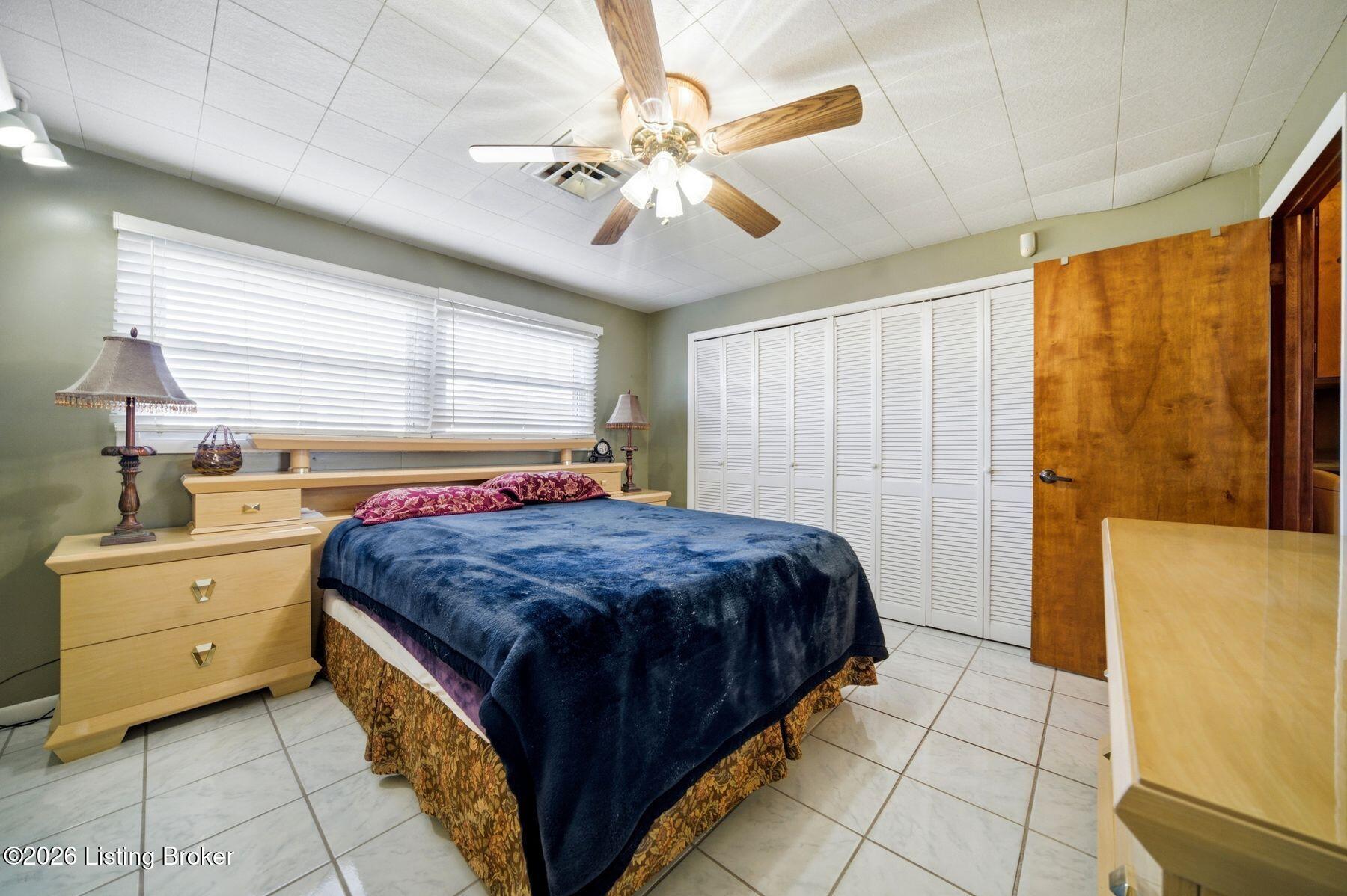4820 Redstart Rd