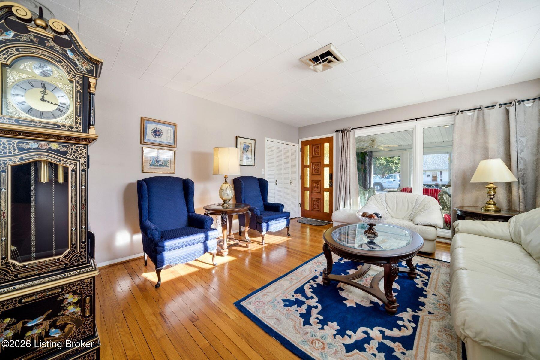 4820 Redstart Rd