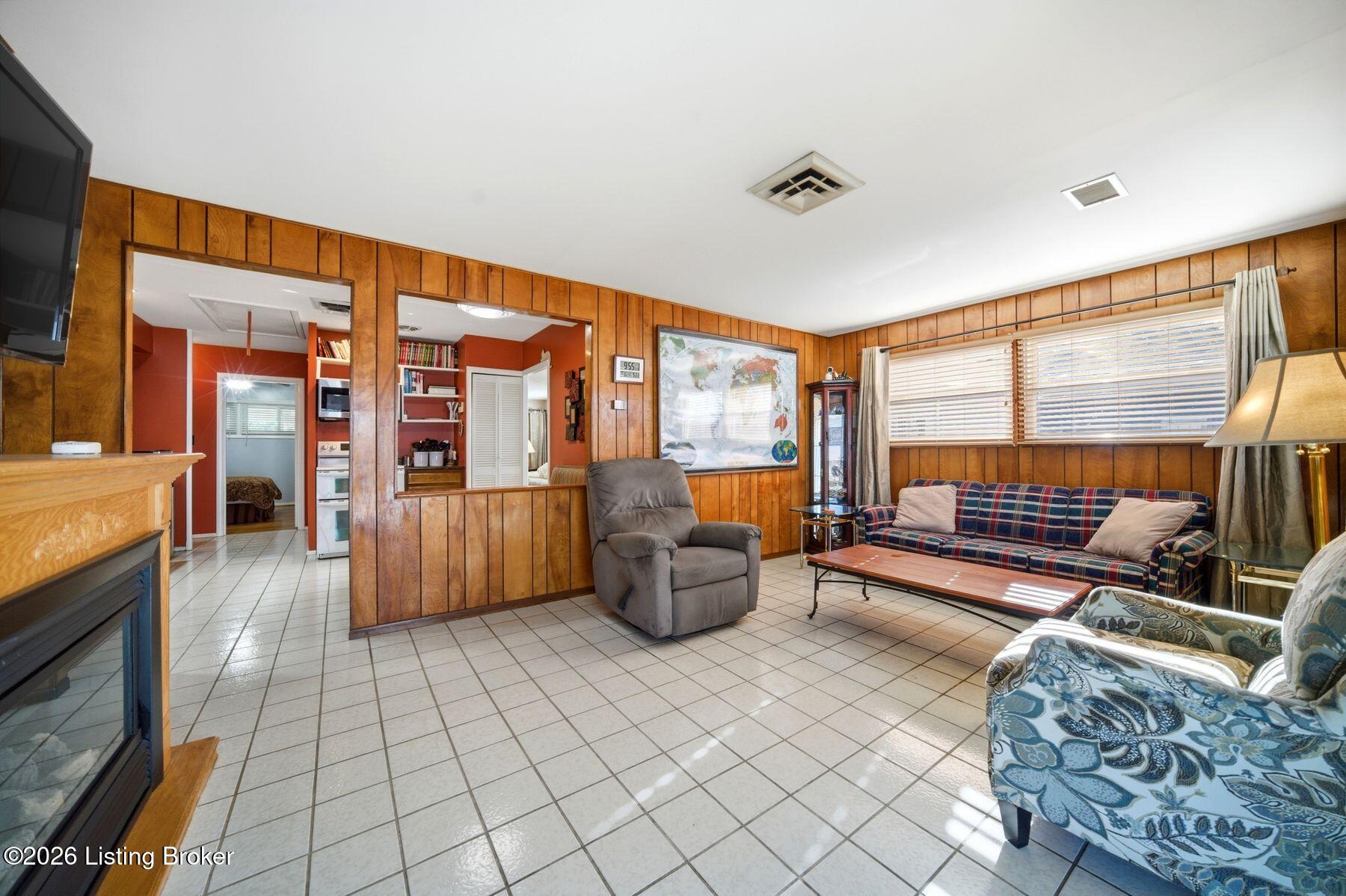 4820 Redstart Rd
