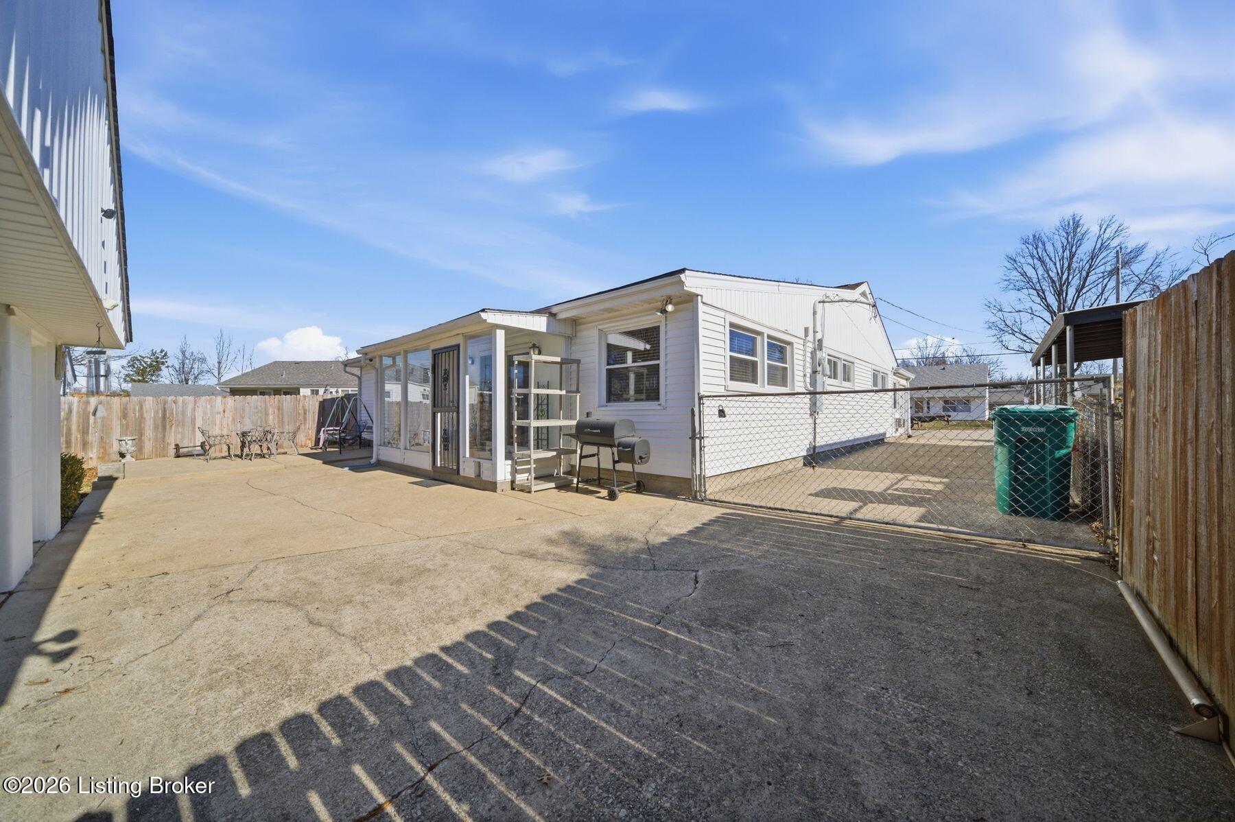 4820 Redstart Rd