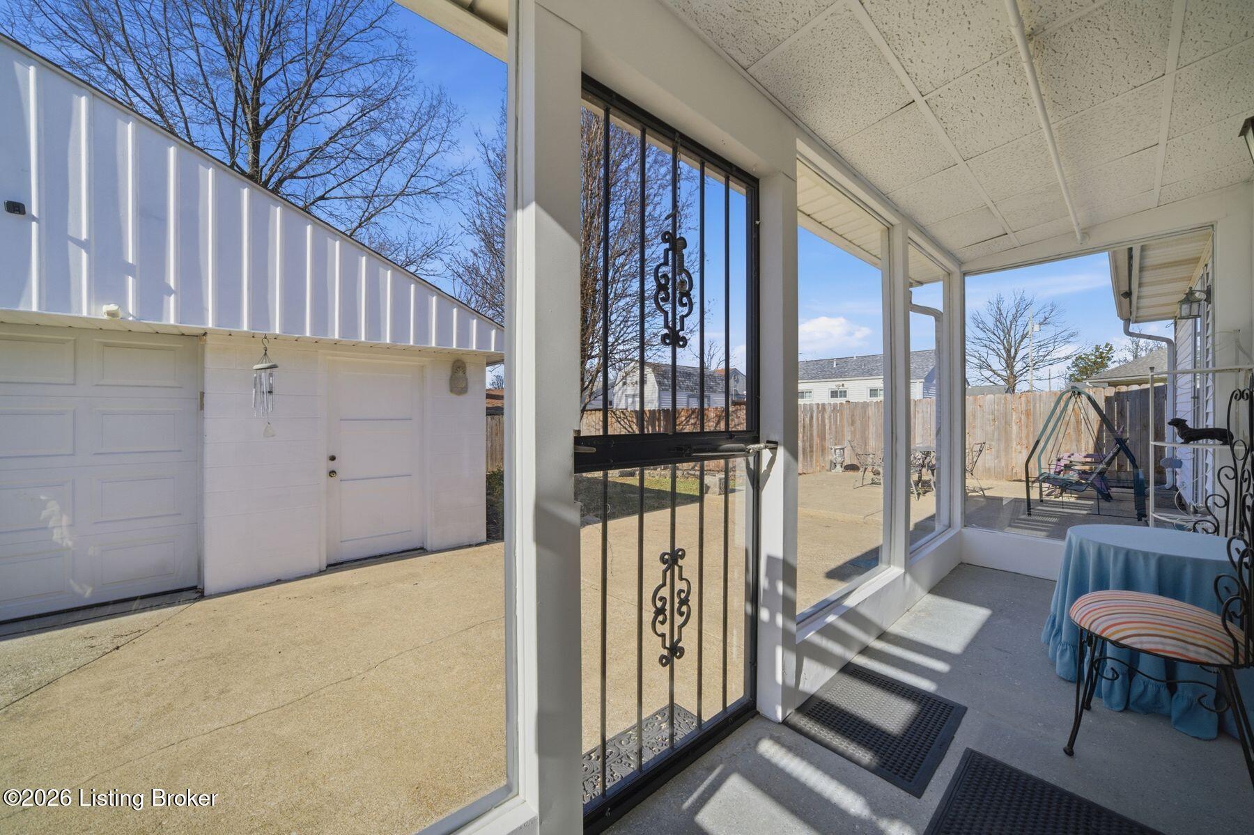 4820 Redstart Rd