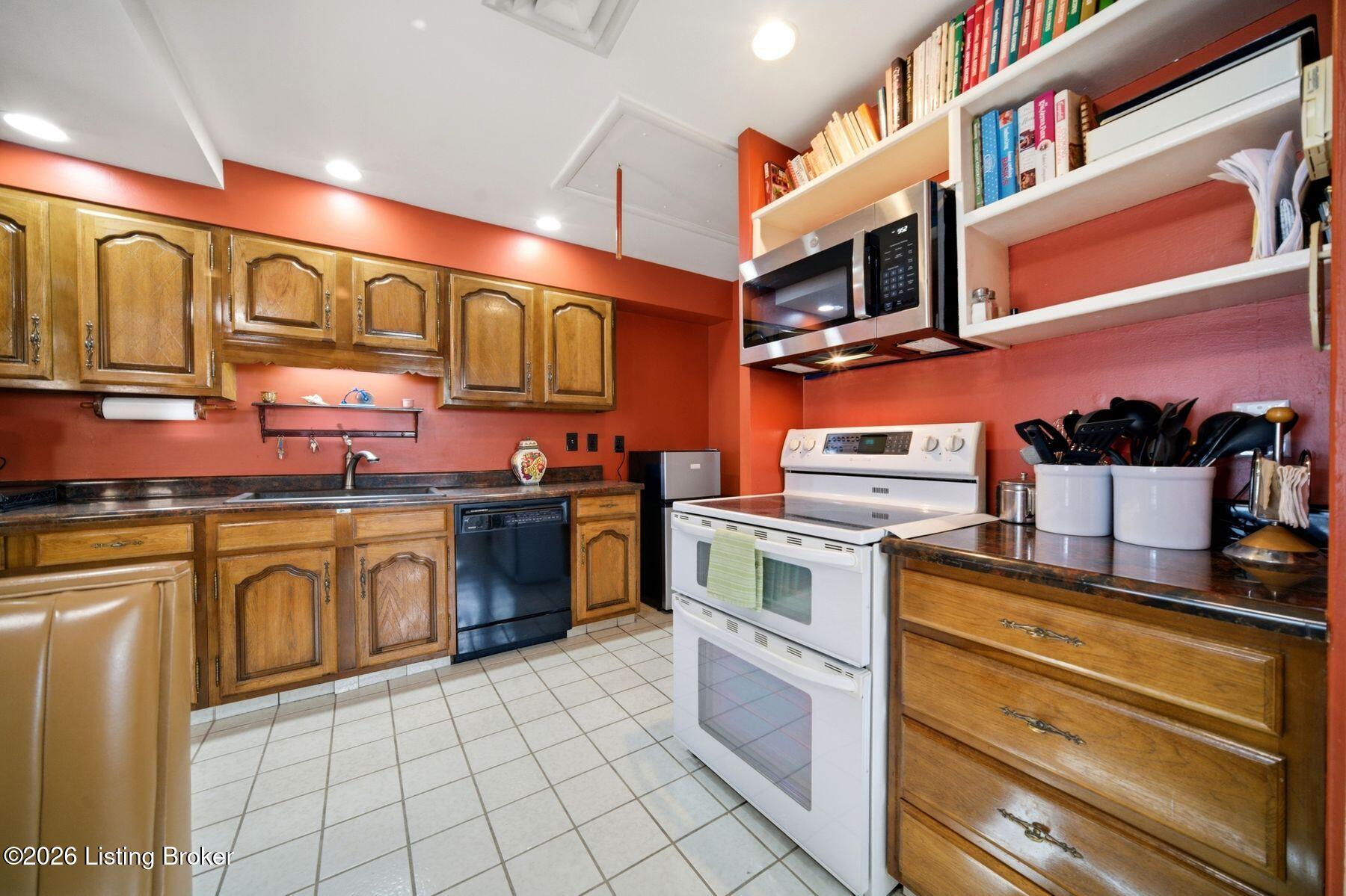 4820 Redstart Rd