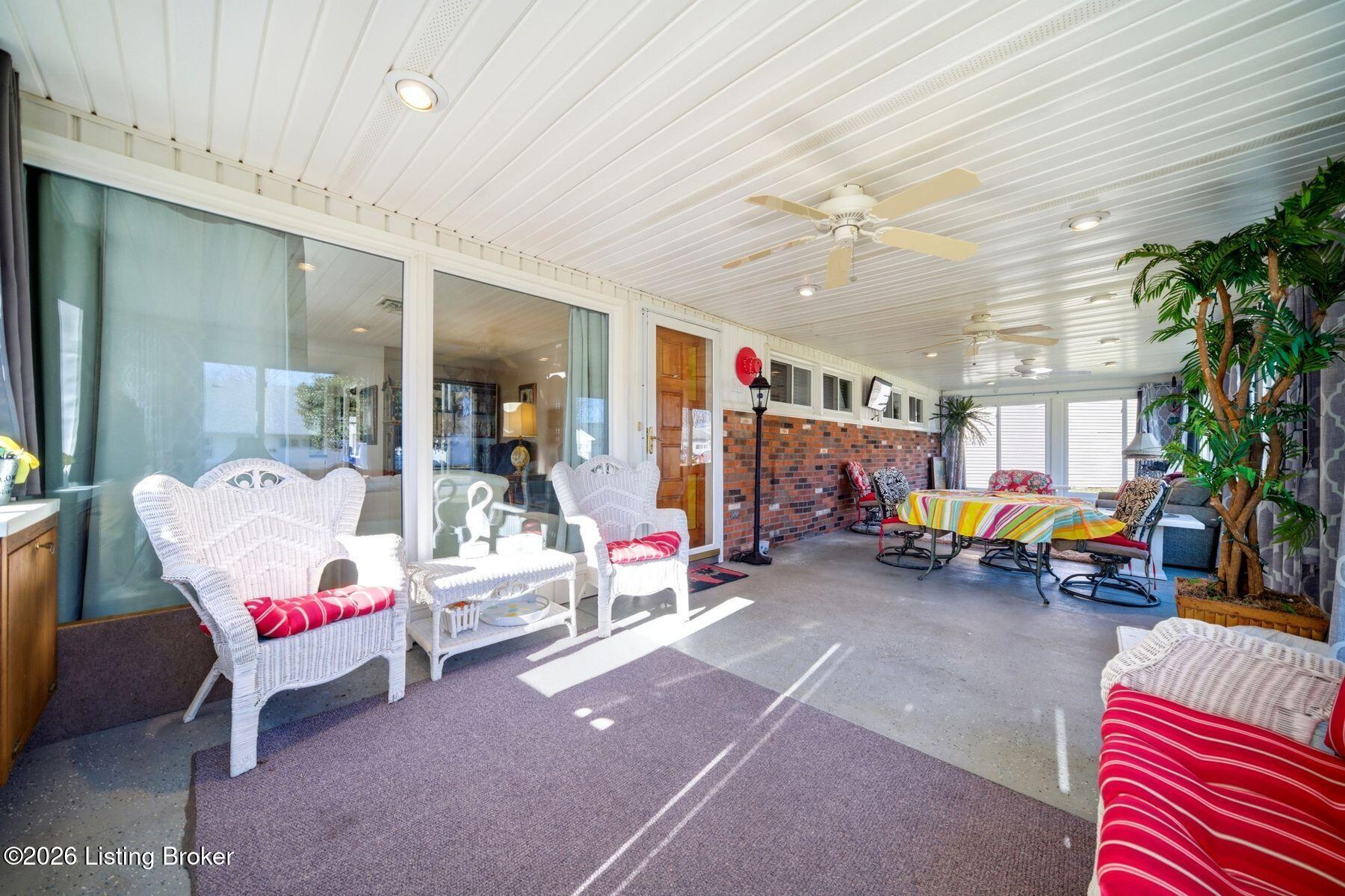 4820 Redstart Rd