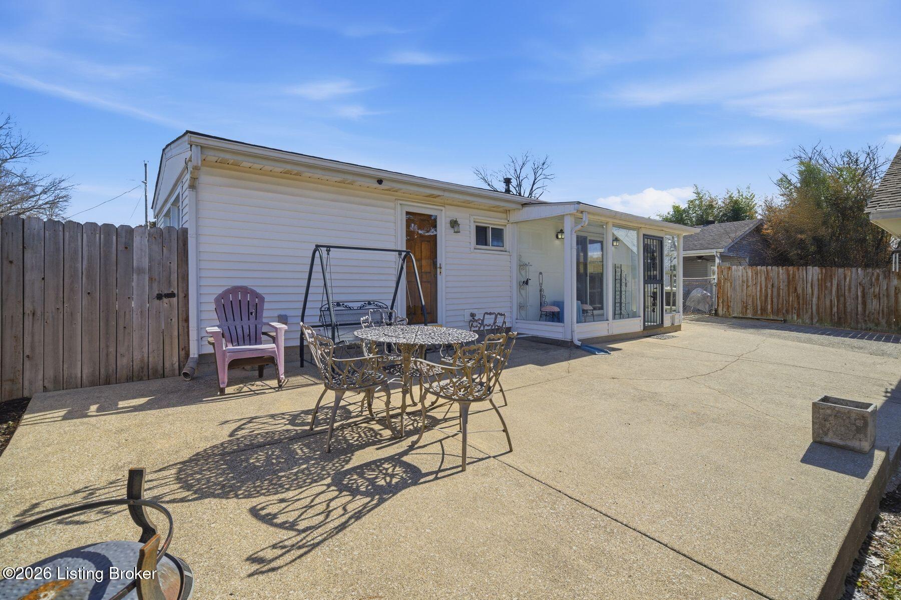 4820 Redstart Rd