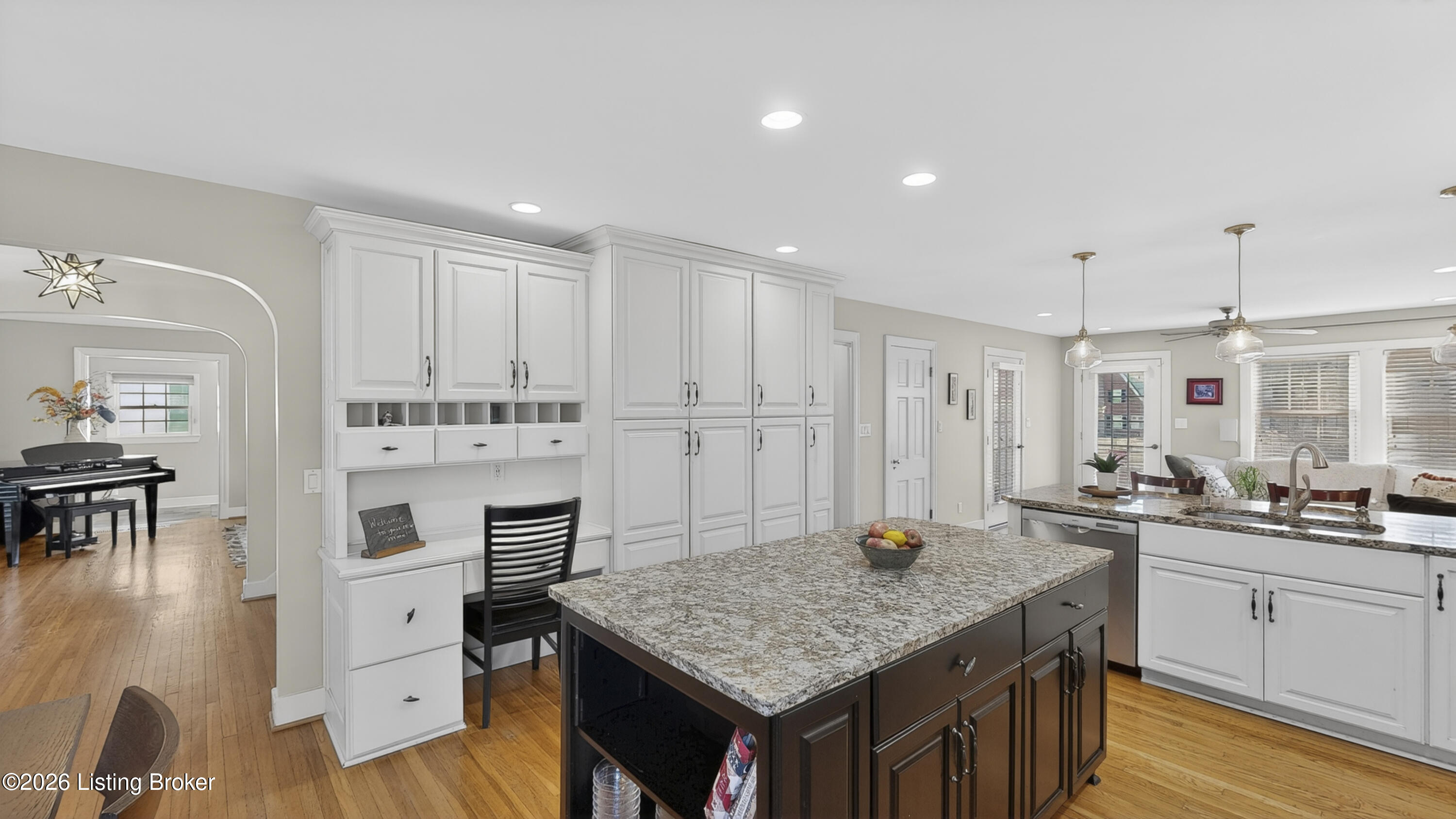 2020 Strathmoor Blvd