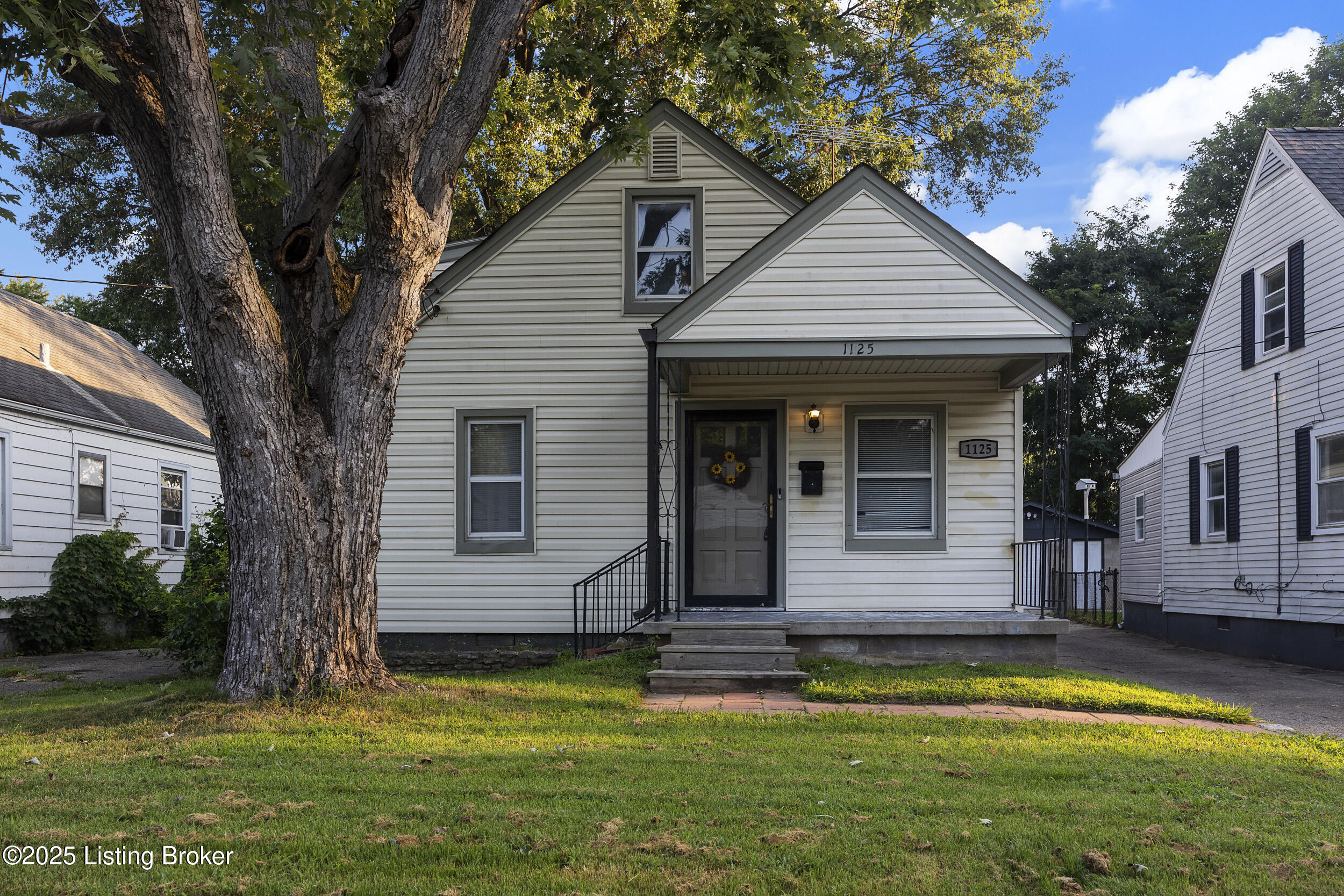 1125 W Whitney Ave