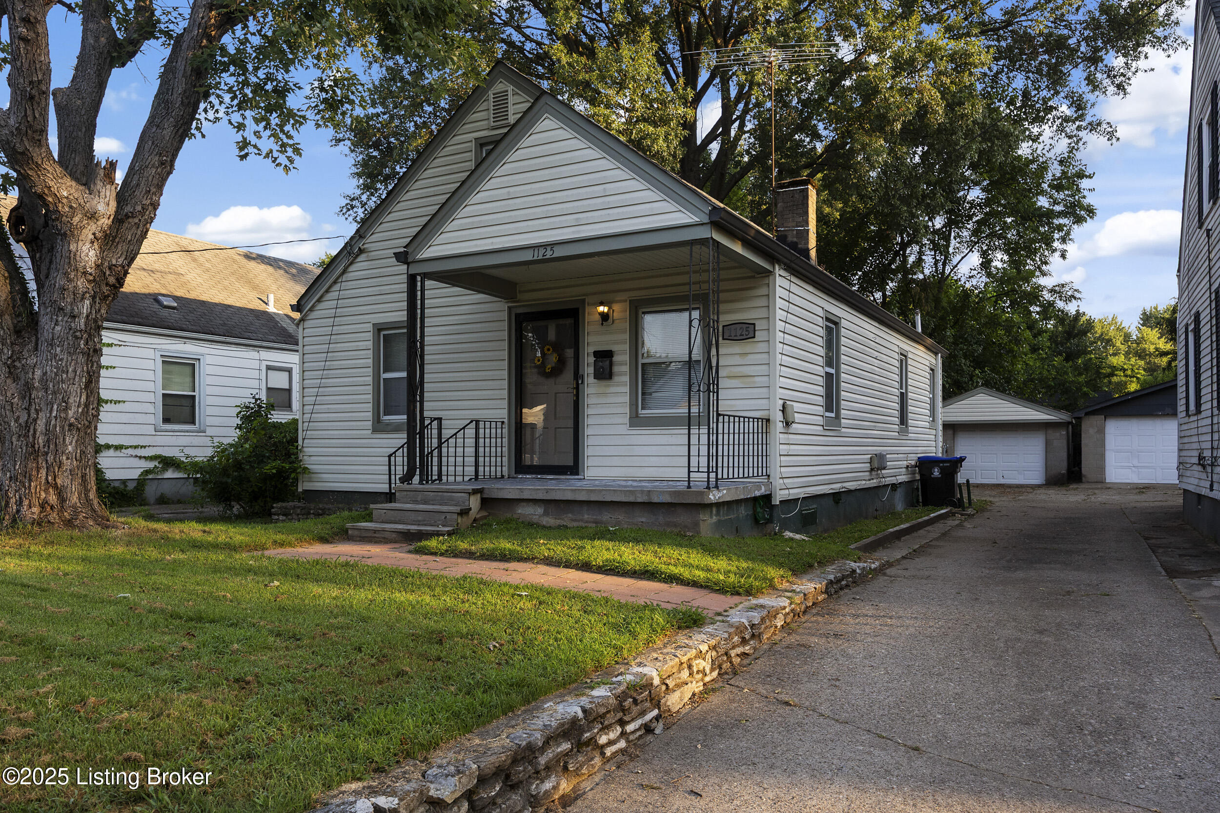 1125 W Whitney Ave