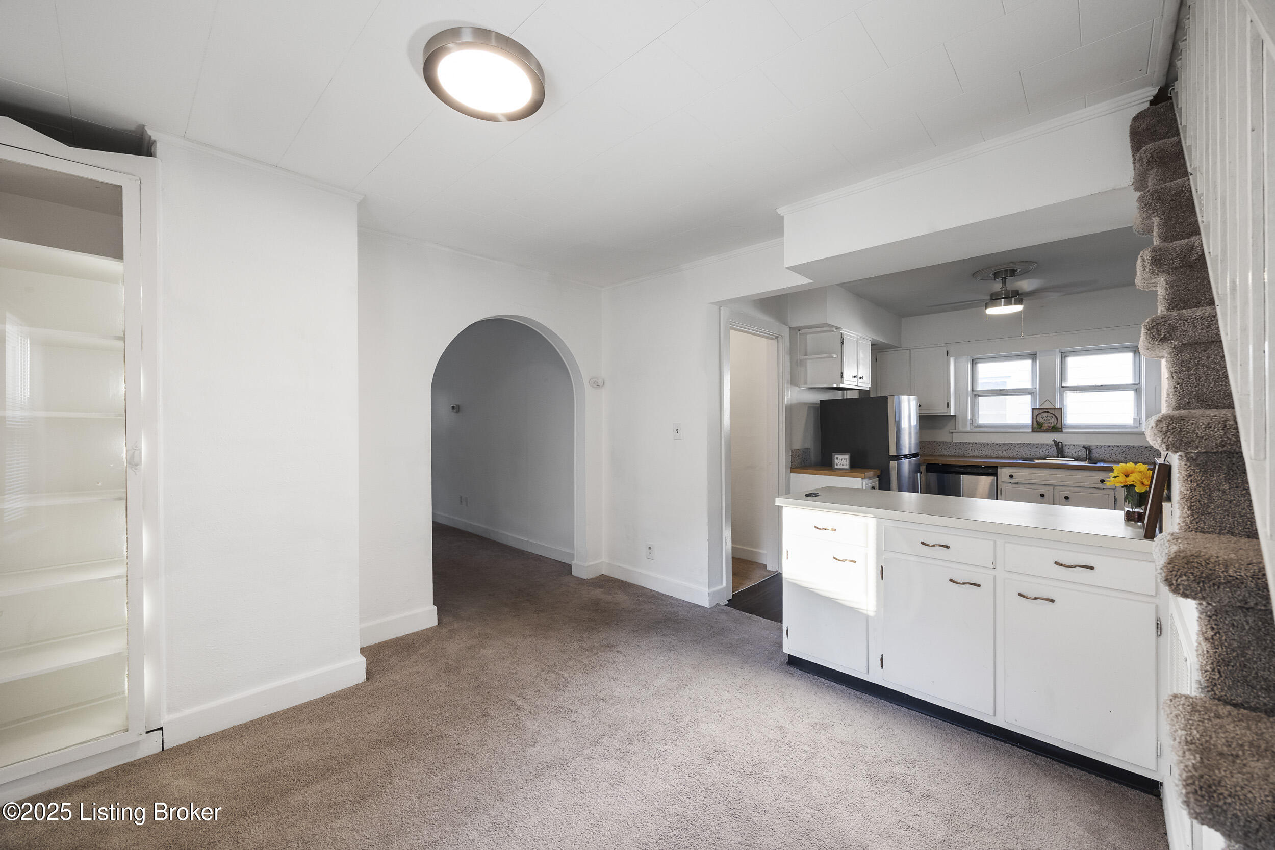 1125 W Whitney Ave