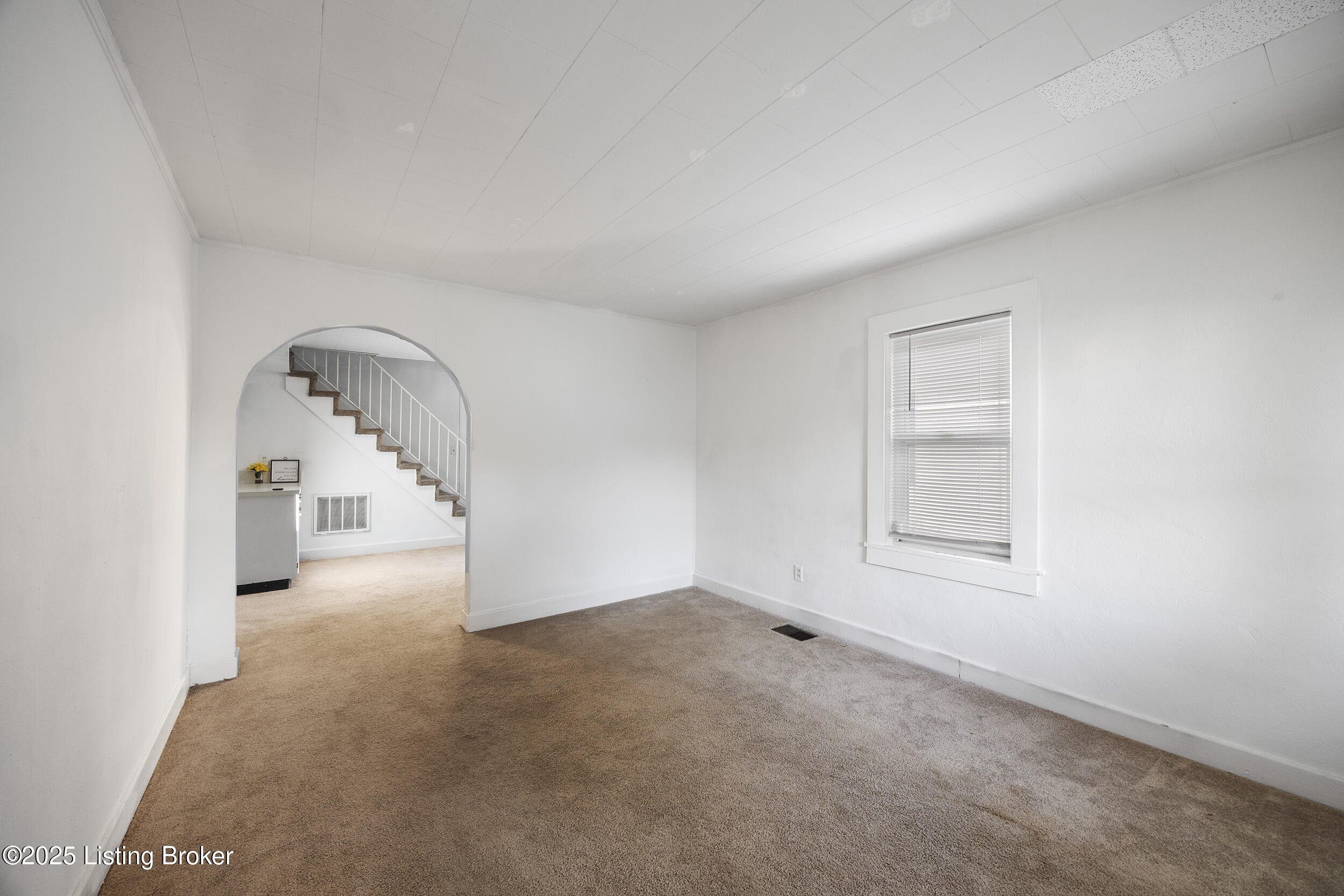 1125 W Whitney Ave