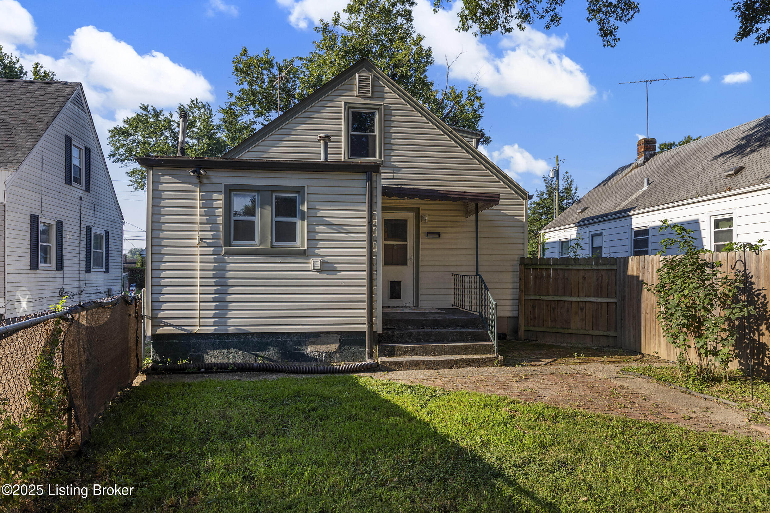 1125 W Whitney Ave