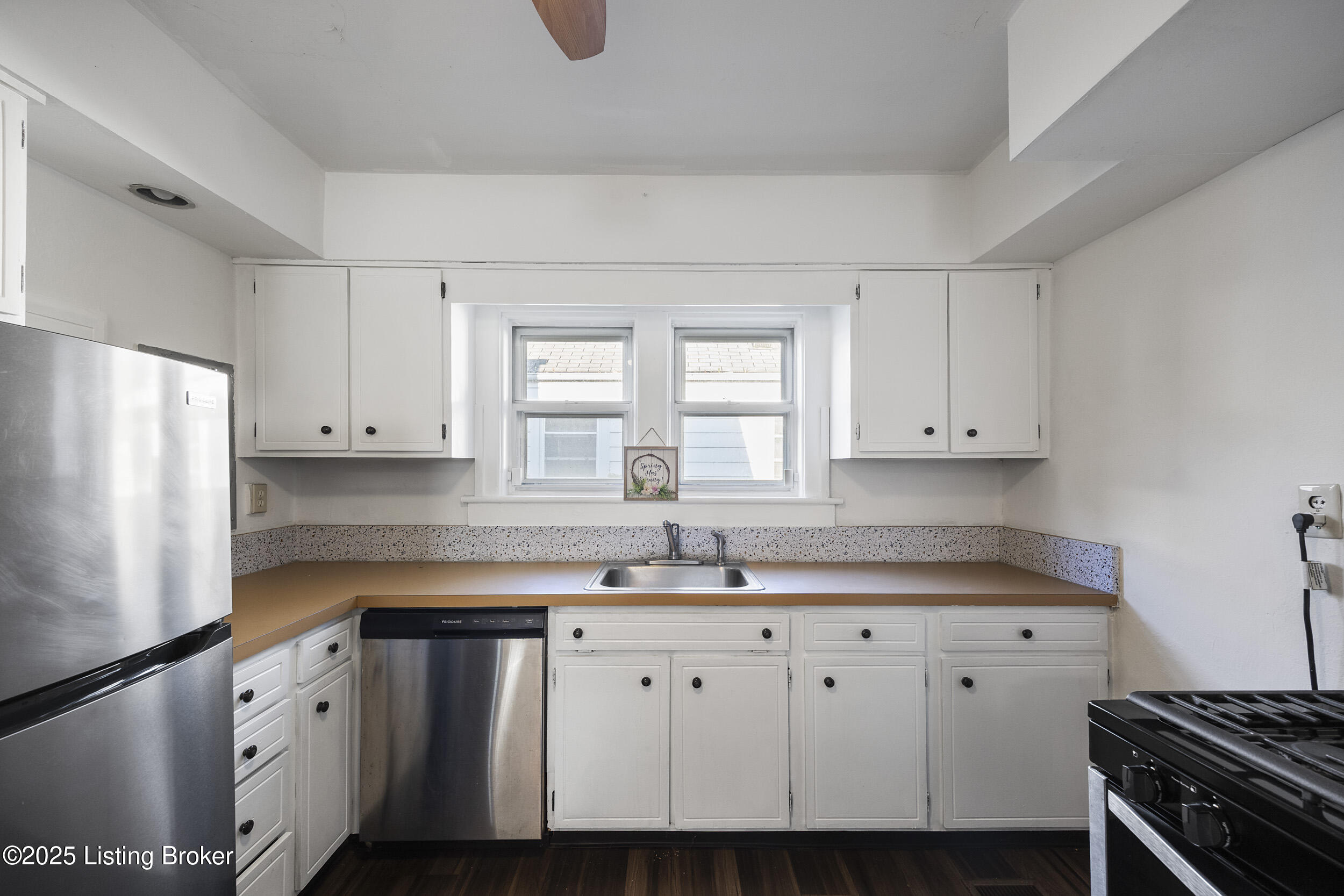 1125 W Whitney Ave