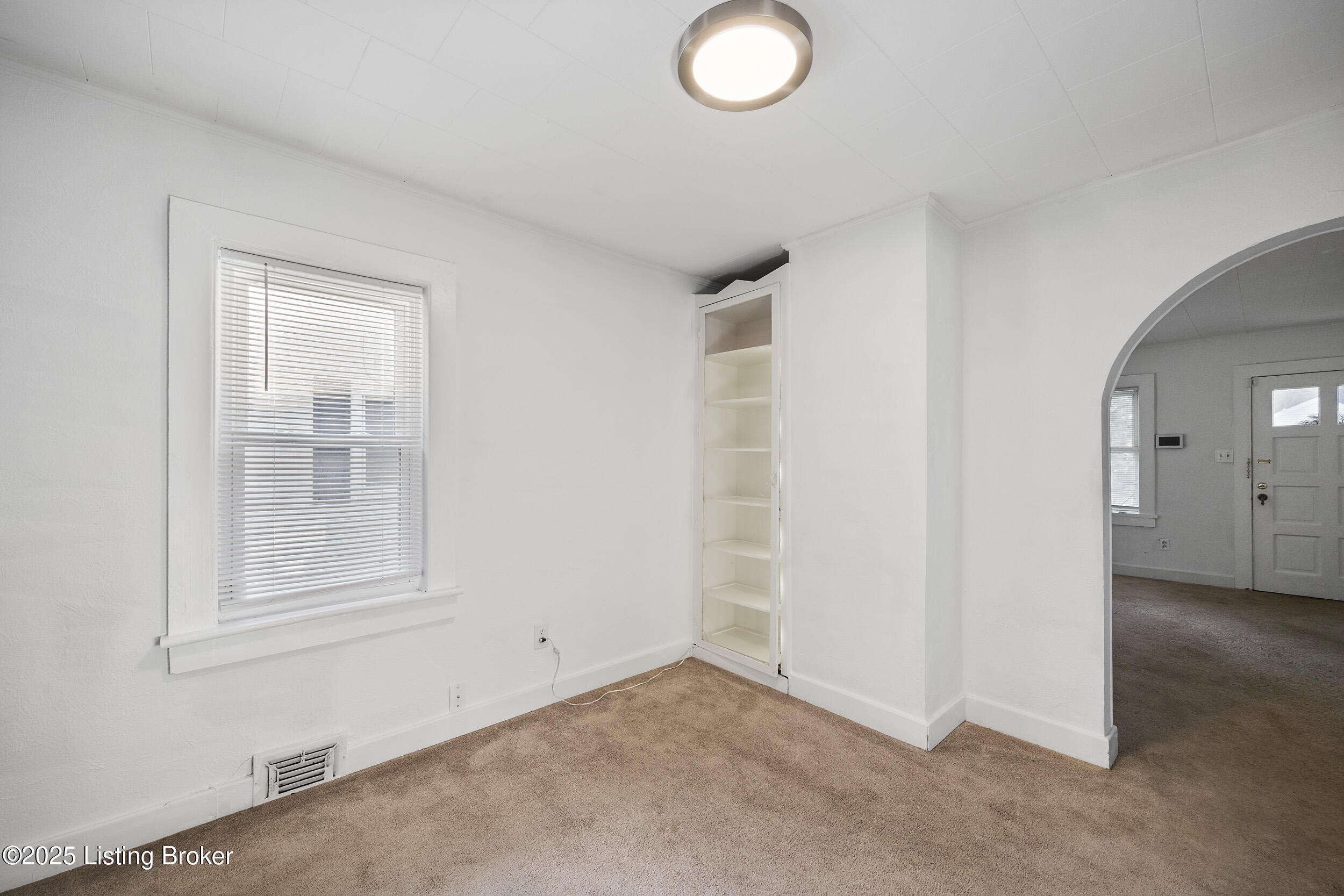 1125 W Whitney Ave