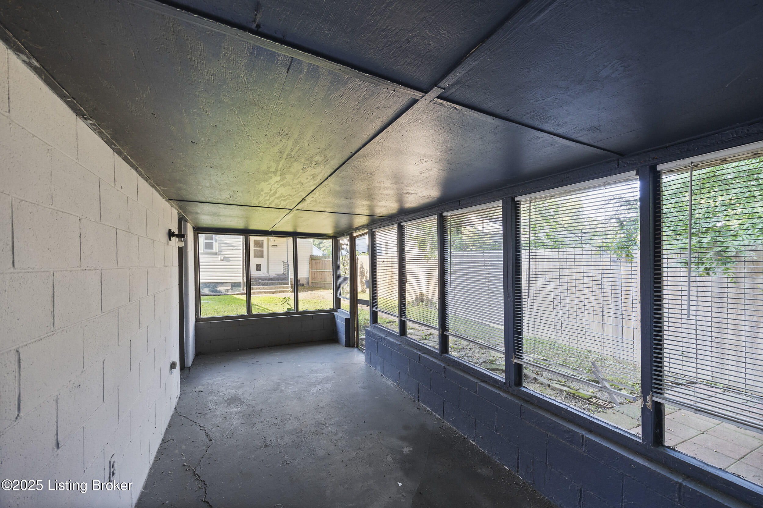 1125 W Whitney Ave