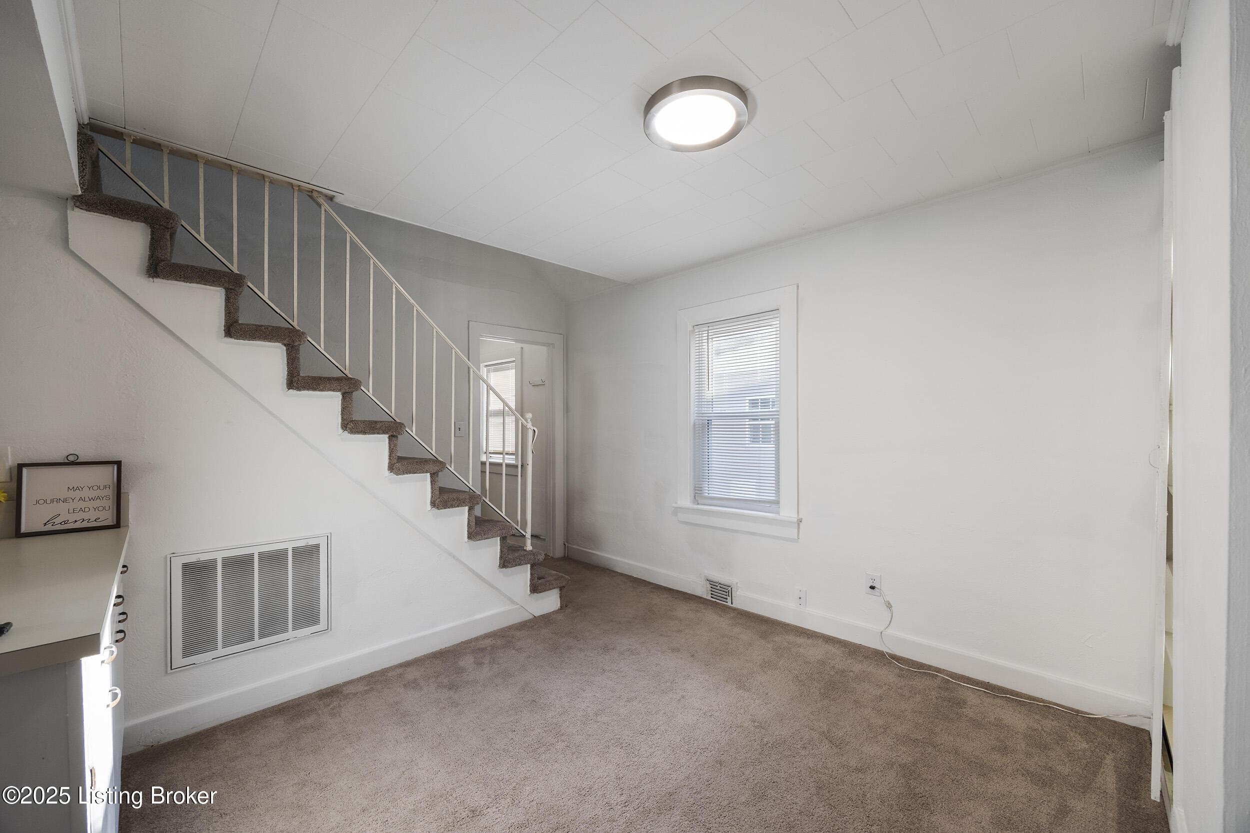 1125 W Whitney Ave