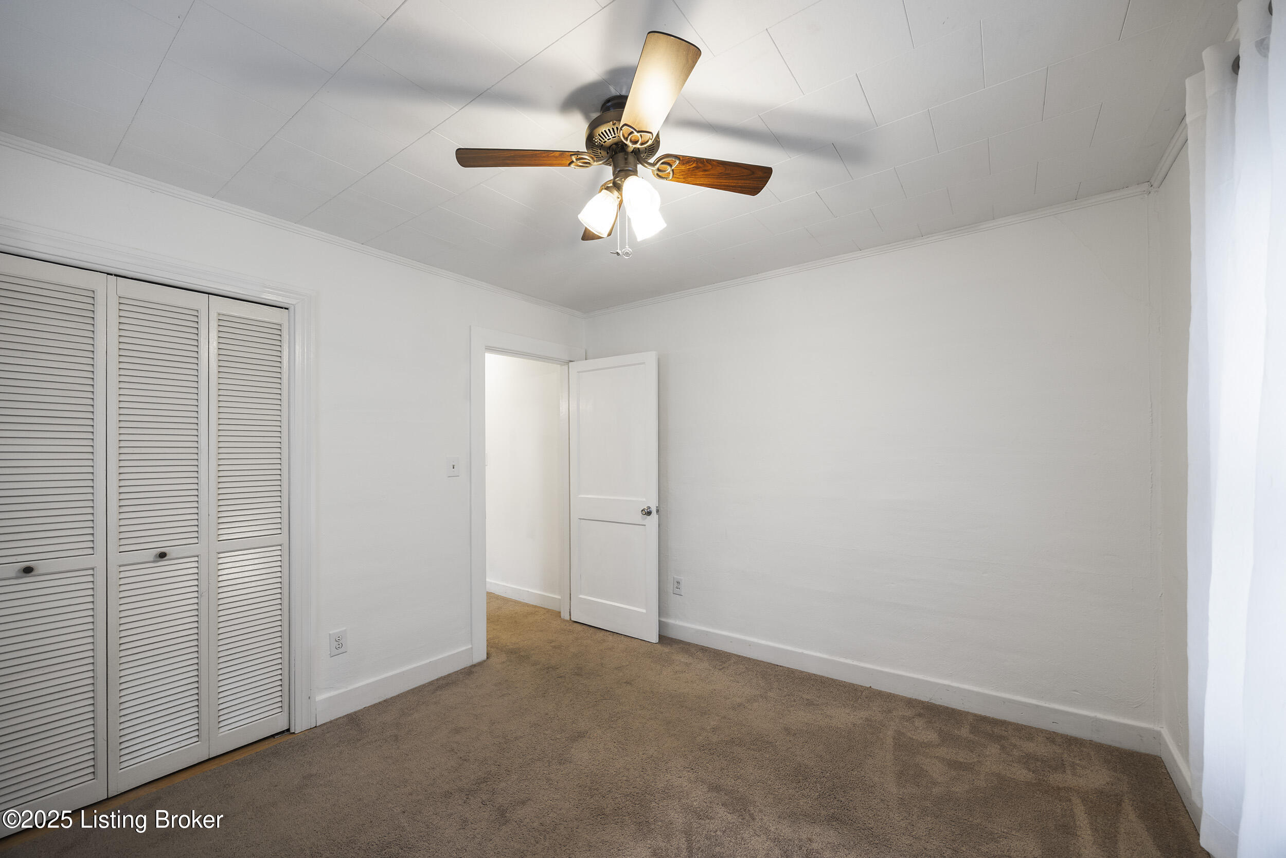 1125 W Whitney Ave