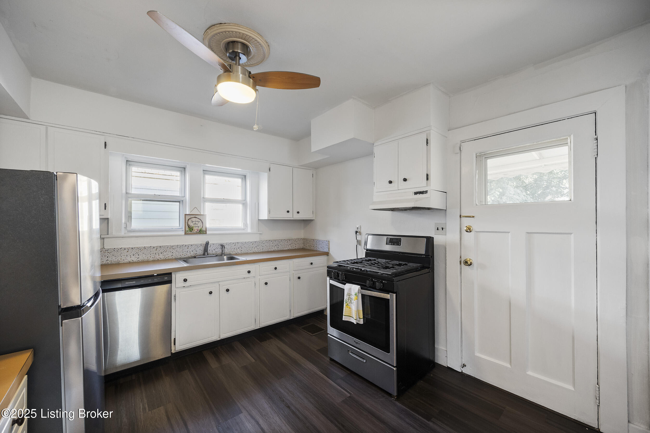 1125 W Whitney Ave