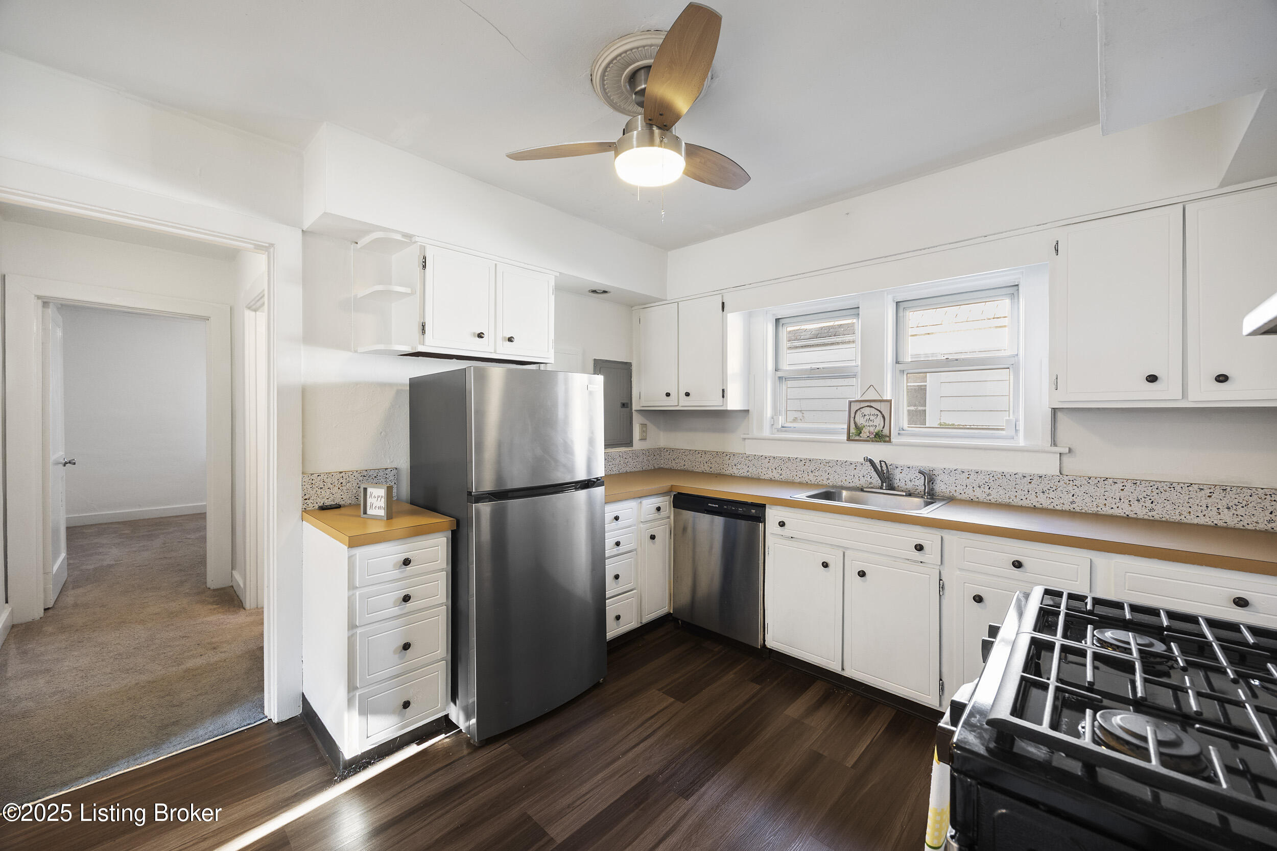 1125 W Whitney Ave