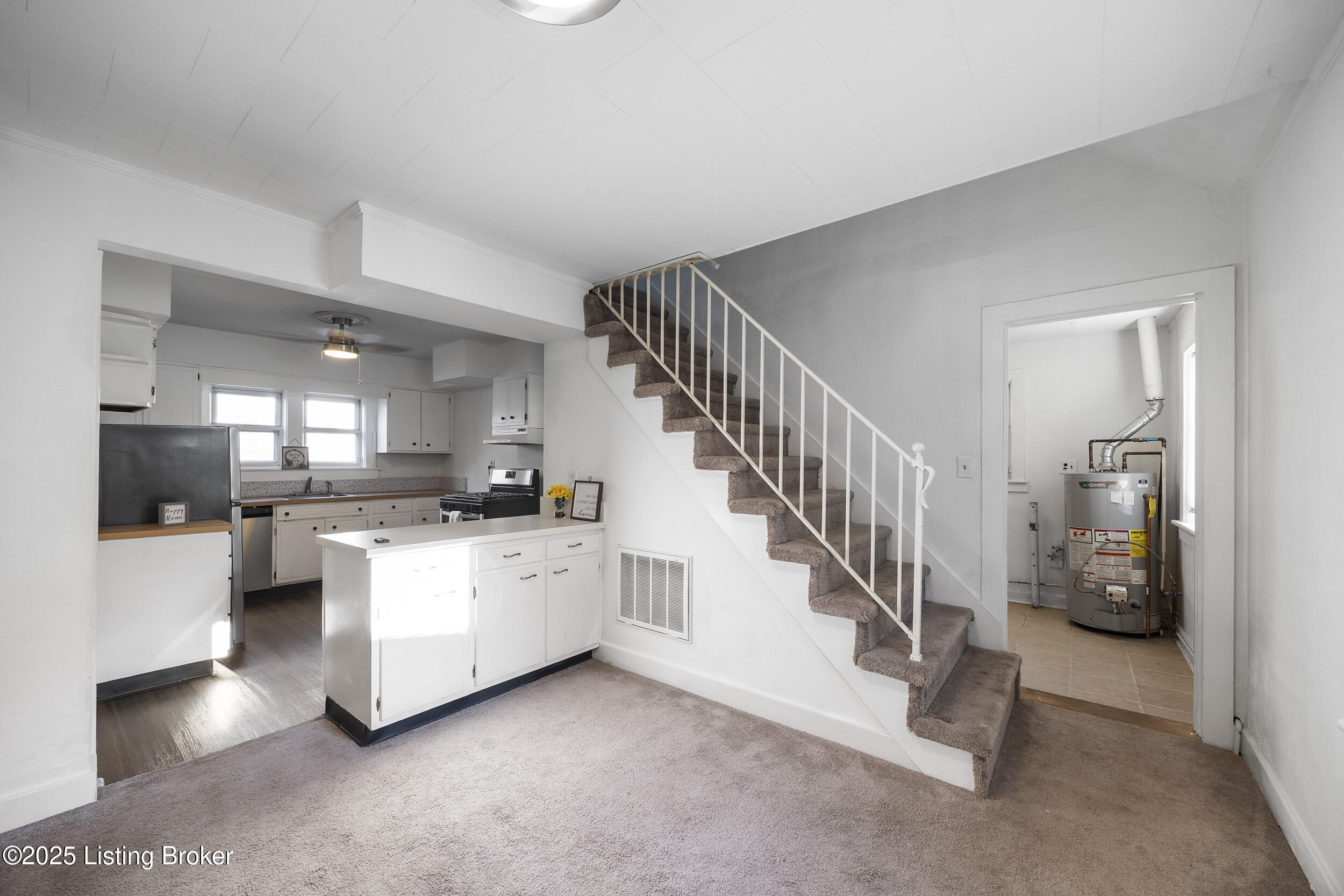 1125 W Whitney Ave