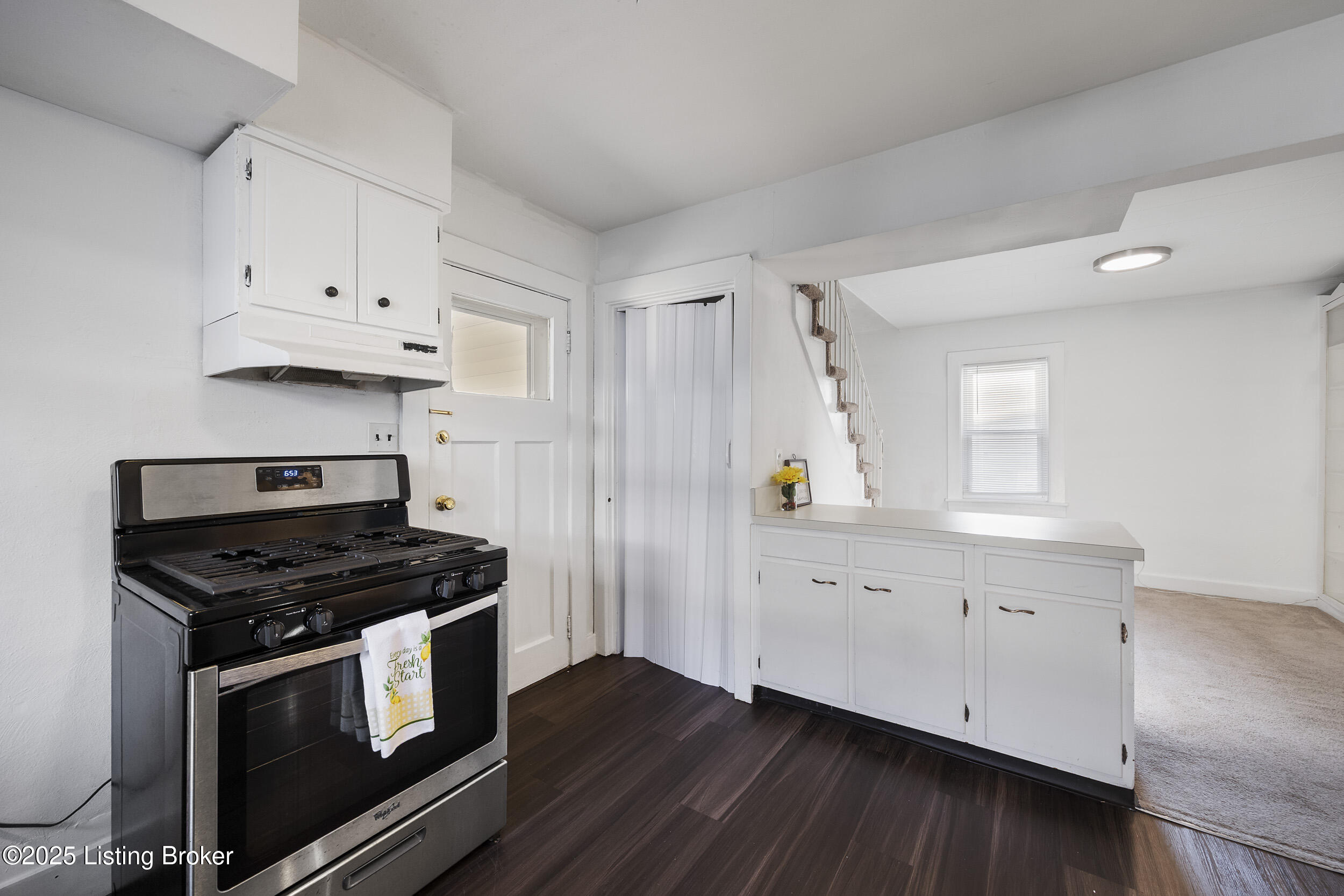 1125 W Whitney Ave