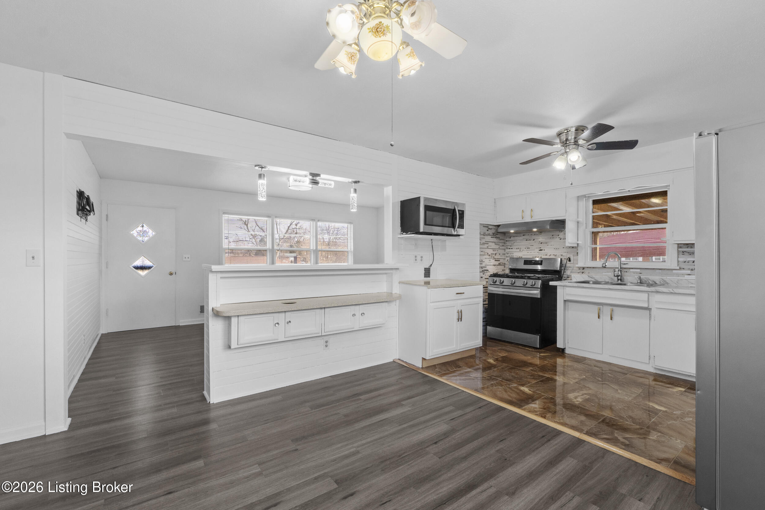 6908 Rock Hollow Dr